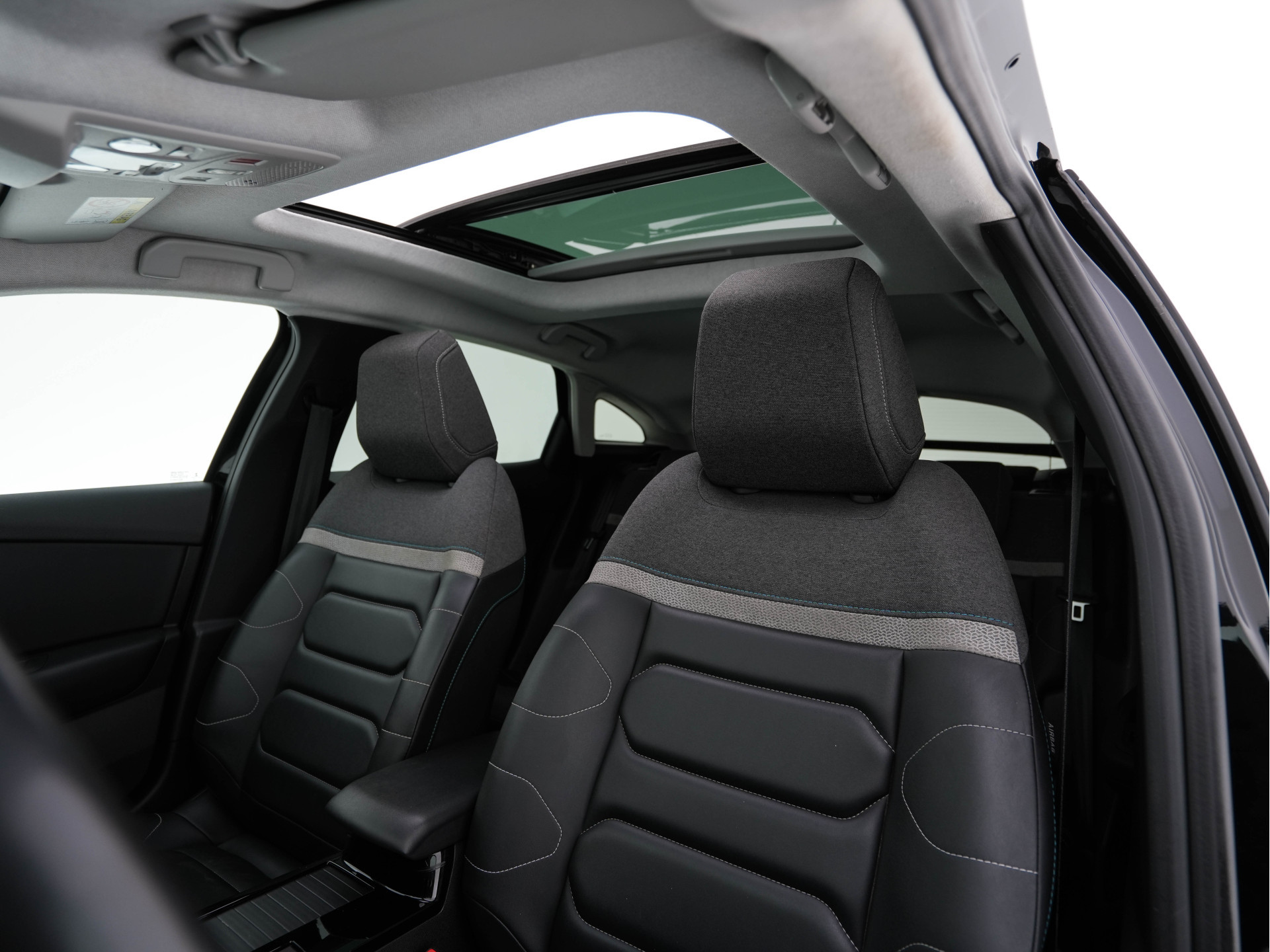 Citroën Ë-C4 Feel 50 kWh [ 3-Fase-11kW ] (INCL-BTW) *PANO | HEAD-UP | LEATHER-FABRIC | FULL-LED | DIGI-COCKPIT | BLINDSPOT | CARPLAY | COMFORT-SEATS | ECC | LANE-ASSIST | KEYLESS | PDC | CRUISE | DAB  | CCS-FASTLOADER | 18''ALU*