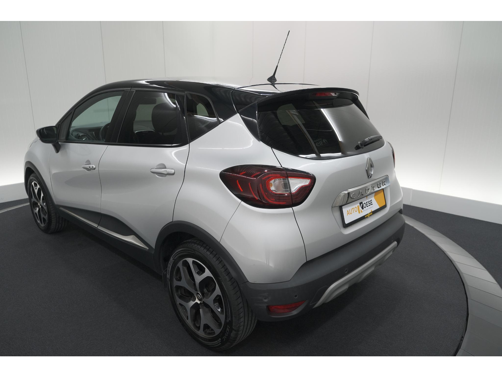 Renault Captur TCe 90 Intens | Camera | Dodehoekdetectie | Navigatie | Parkeersensoren