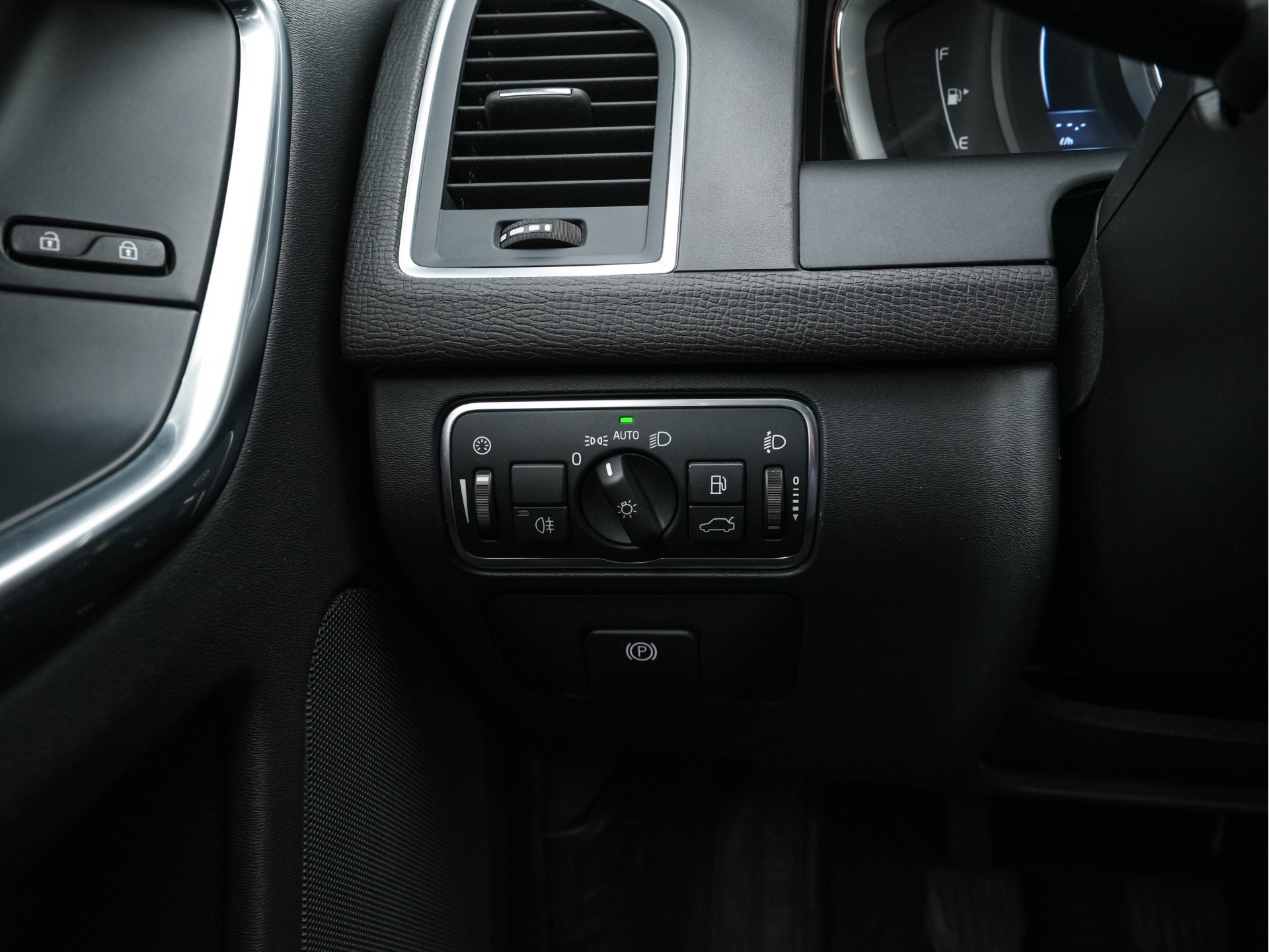 Volvo XC60 2.0 D4 FWD Ocean Race *NAVI-FULLMAP | FULL-LEATHER | MEMORY-PACK | TOWBAR | ECC | PDC | CRUISE | COMFORT-SEATS | 19"ALU*