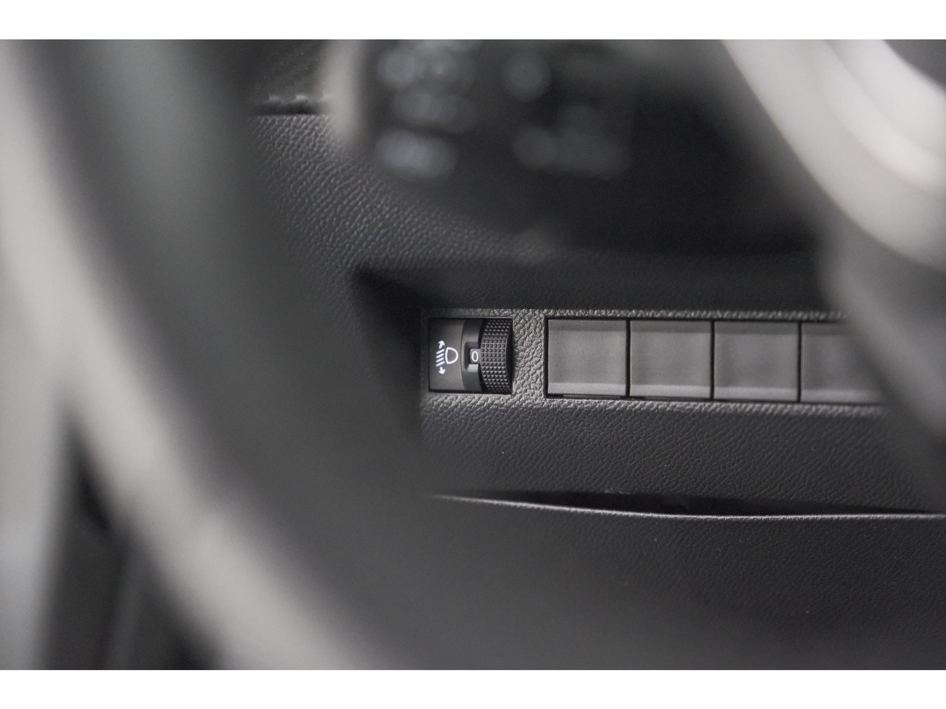 Peugeot 208 PureTech 100 Allure | Gris Selenium | Apple Carplay | Parkeersensoren | Climate Control