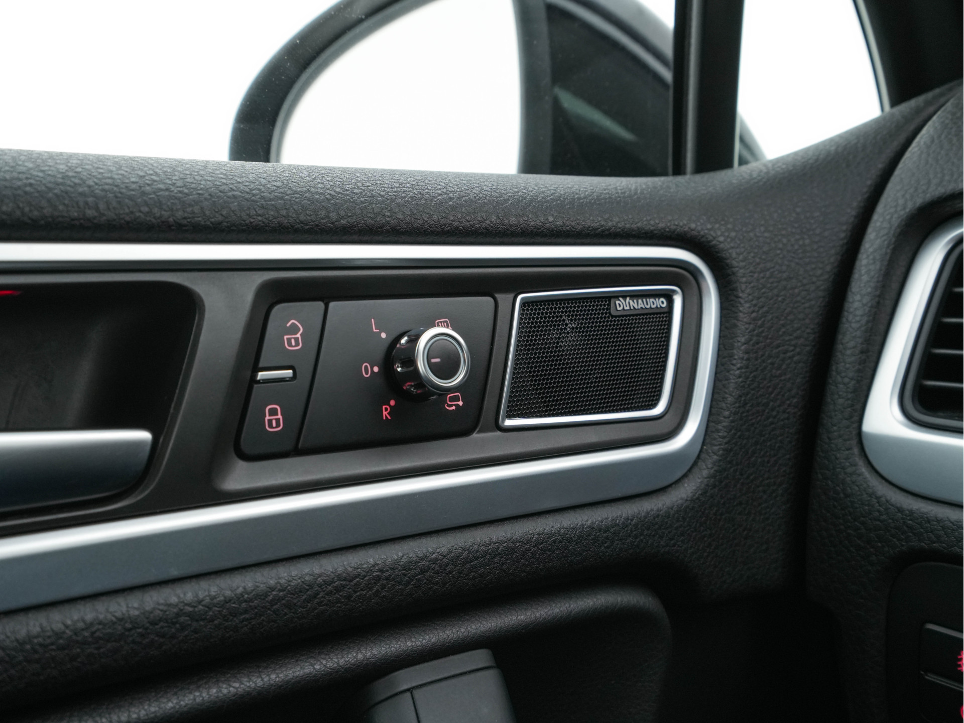 Volkswagen Touareg 3.0 TDI R-line-Sportpack AWD Aut. *FULL-LEATHER | BI-XENON | MEMORY-PACK | DYNAUDIO | AIR-SUSPENSION | NAVI-FULLMAP | COMFORT-SEATS  | ECC | HEATED-SEATS | PDC | CRUISE | TOWBAR | 21''ALU*