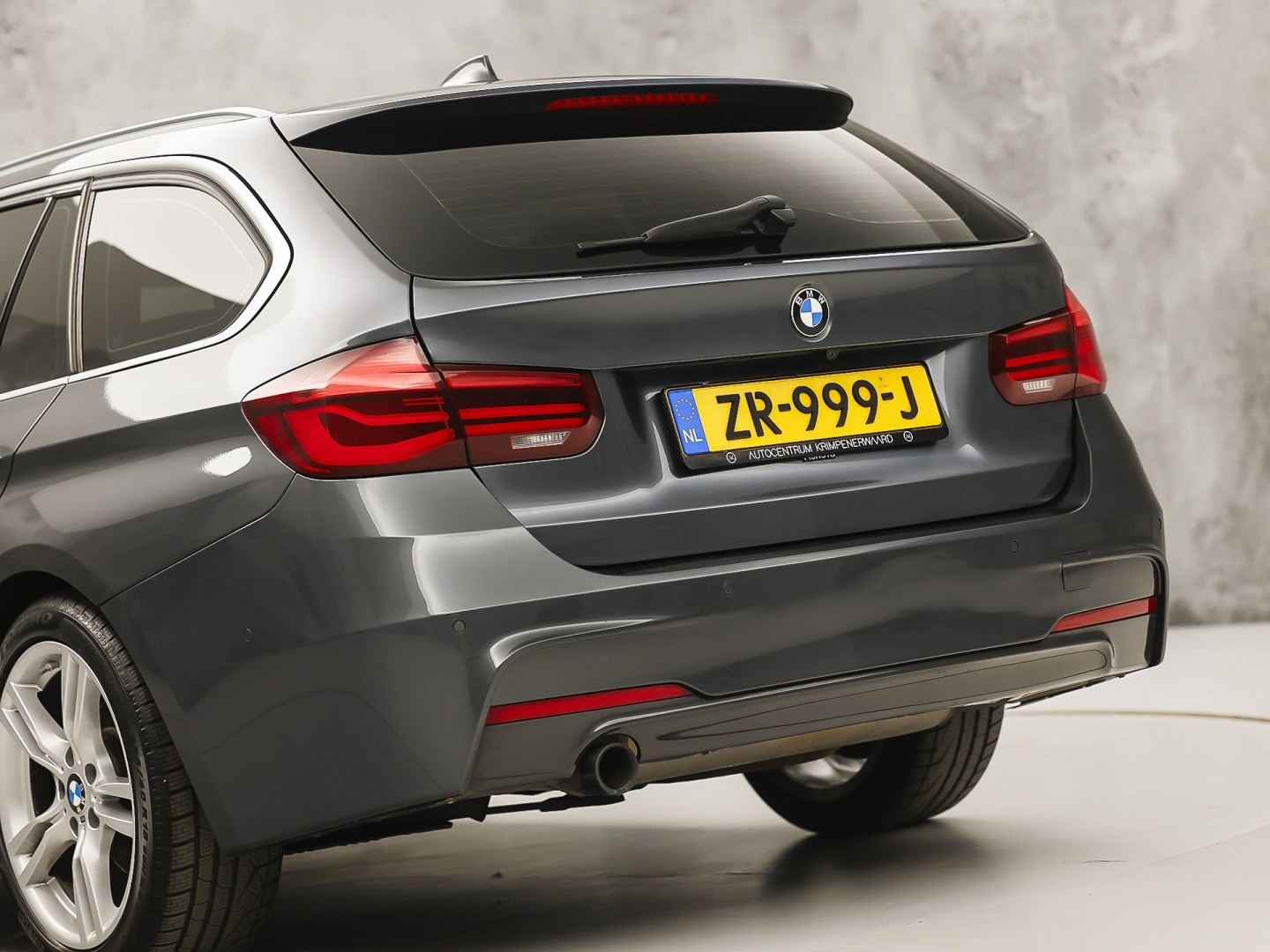 BMW 3 Serie 318i M Sport Automaat (PANORAMADAK, M PAKKET, GROOT NAVI, CAMERA, DEALER ONDERHOUDEN, COGNAC LEDER, SPORTSTOELEN, STOELVERWARMING, VIRTUAL COCKPIT, NIEUWSTAAT)