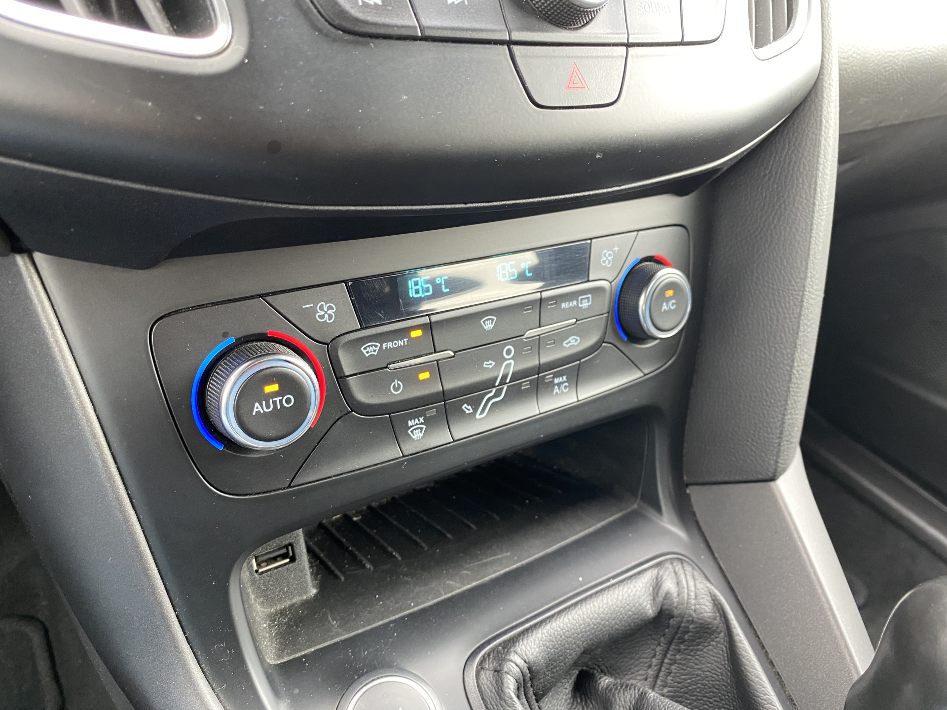 Ford Focus 1.5 ST-Line 150 pk | navigatie | cruise control | trekhaak | all season banden | carplay | parkeersensoren
