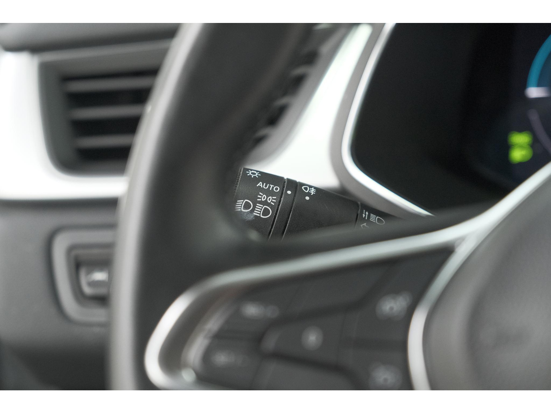 Renault Captur 1.6 E-Tech Plug-in Hybrid 160 Intens | Trekhaak | Camera | Navigatie | Parkeersensoren | Pack Winter