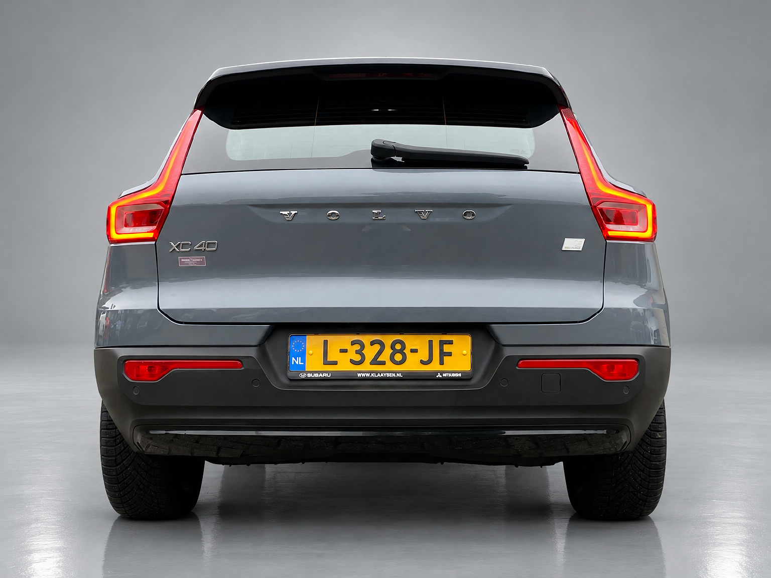 Volvo XC40 Recharge P8 AWD R-Design 408 pk | apple carplay | stoel-stuurverwarming | leder-alcantara | elektr. a. klep | BTW