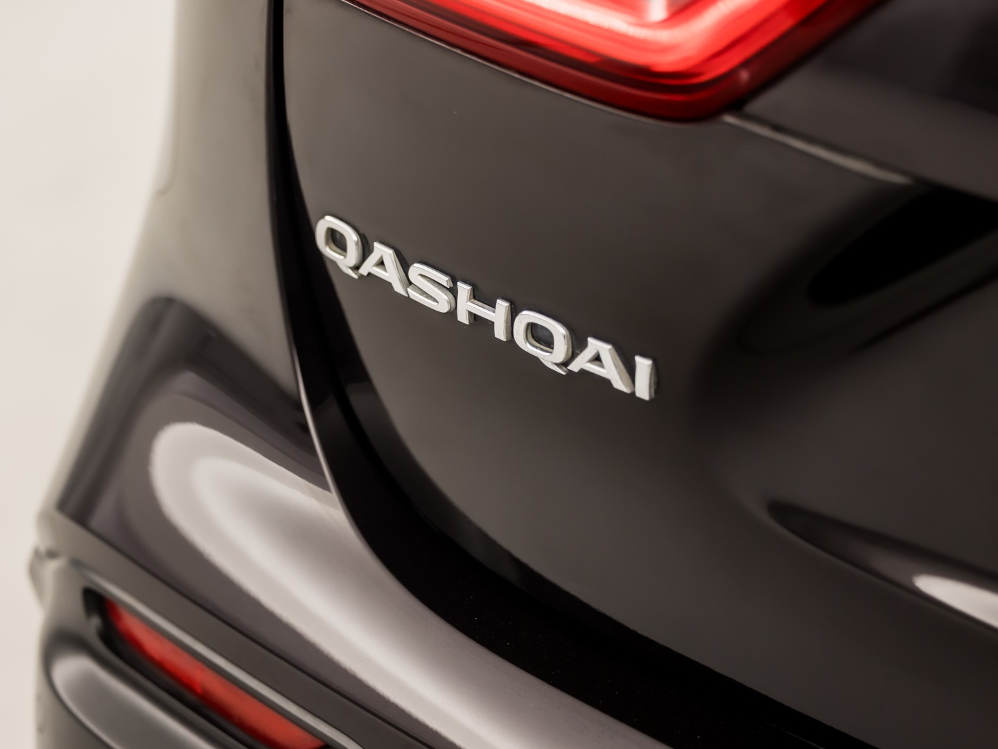 Nissan Qashqai 1.2 Tekna + Sport pack (PANORAMADAK, NAVIGATIE, MEMORY SEAT, NAPPA LEDER, ZWART HEMEL, 360 CAMERA, STOELVERWARMING, GETINT GLAS, TREKHAAK, NIEUWE APK, NIEUWSTAAT)