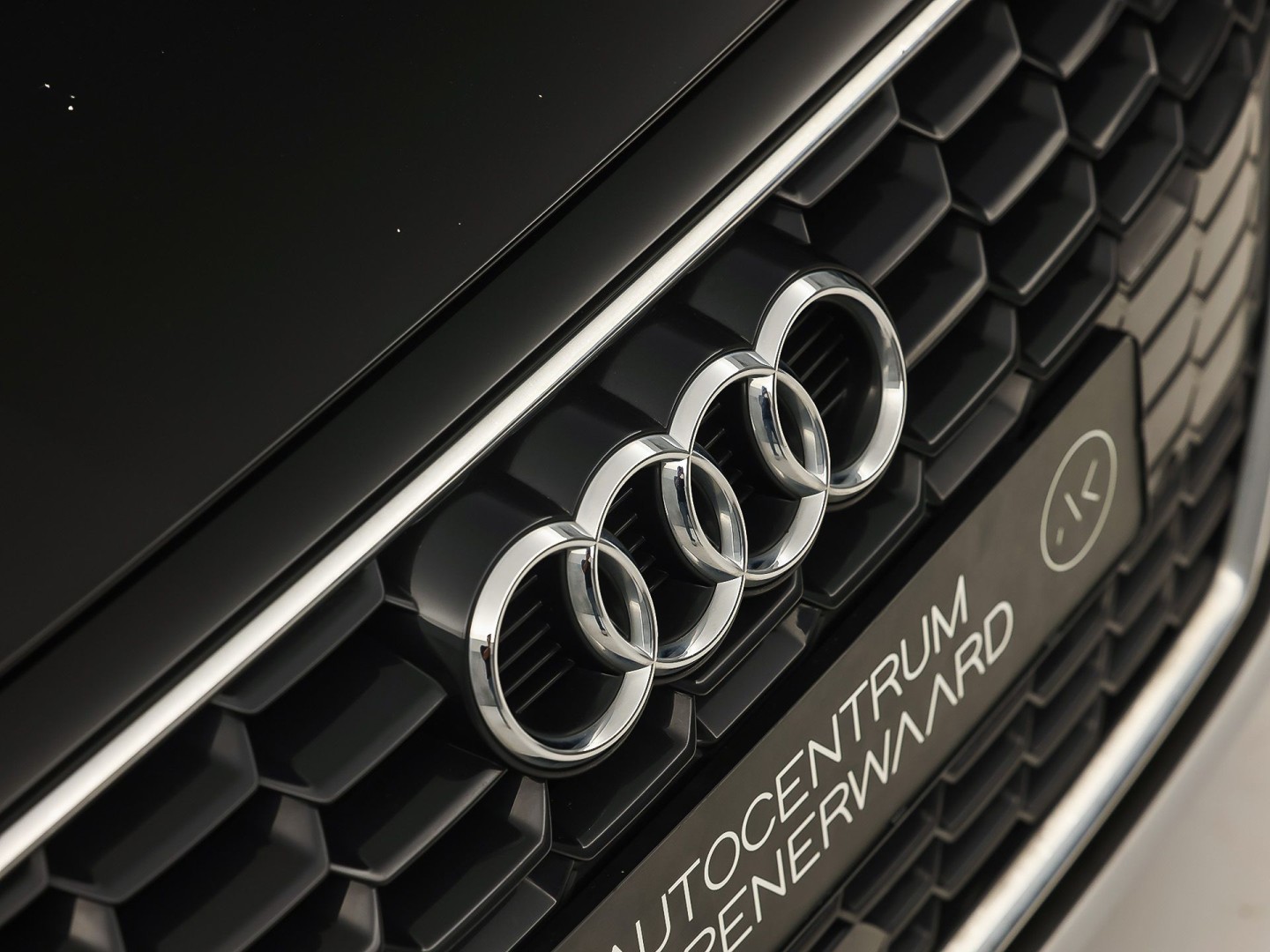 Audi A3 Sportback 40 TFSI e Sport 204Pk Automaat (APPLE CARPLAY, GROOT NAVI, LEDER, STOELVERWARMING, SPORTSTOELEN, ADAPTIVE CRUISE, GETINT GLAS, NIEUWSTAAT)