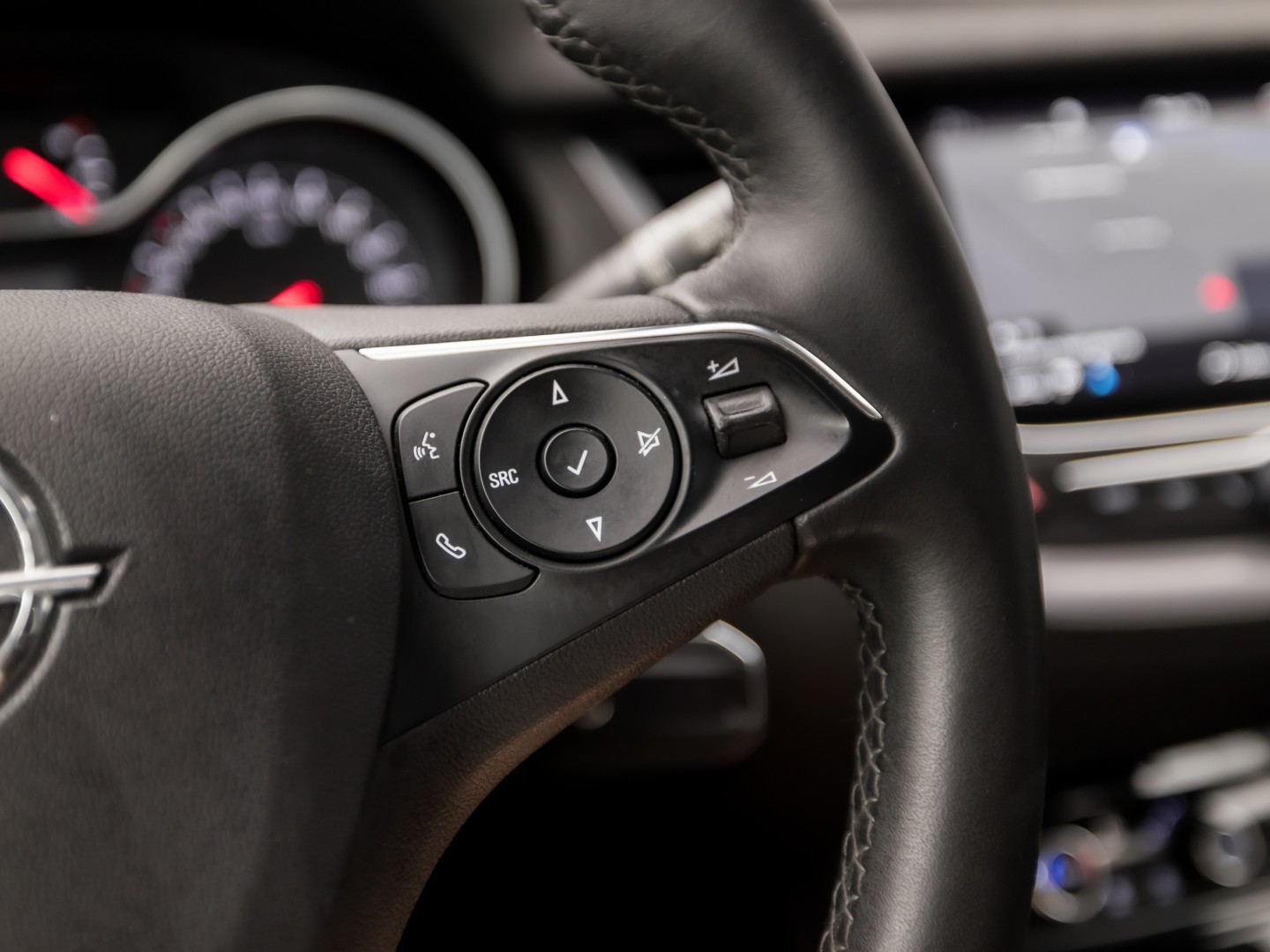 Opel Grandland X 1.2 Innovation Turbo Sport (APPLE CARPLAY, GROOT NAVI, CLIMATE, LEDER, CAMERA, SPORTSTOELEN, GETINT GLAS, CRUISE, NIEUWSTAAT)
