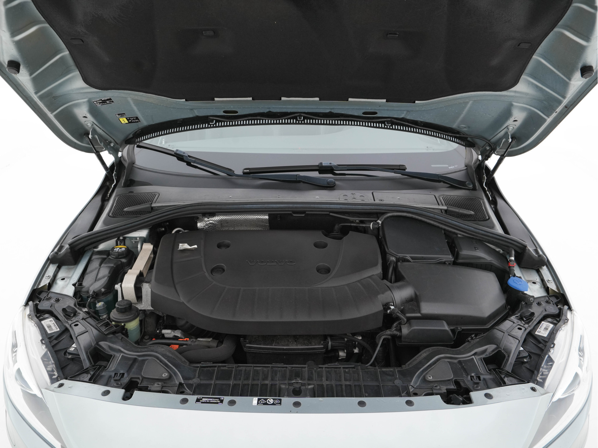 Volvo V60 2.4 D6 AWD Twin Engine Summum Aut. *PANO | NAVI-FULLMAP | LEATHER | BI-XENON | CAMERA |  ECC | PDC | CRUISE | SPORT-SEATS | PRIVACY-GLASS | TOWBAR | MEMORY-PACK | HEATED-COMFORTSEATS | 18"ALU*