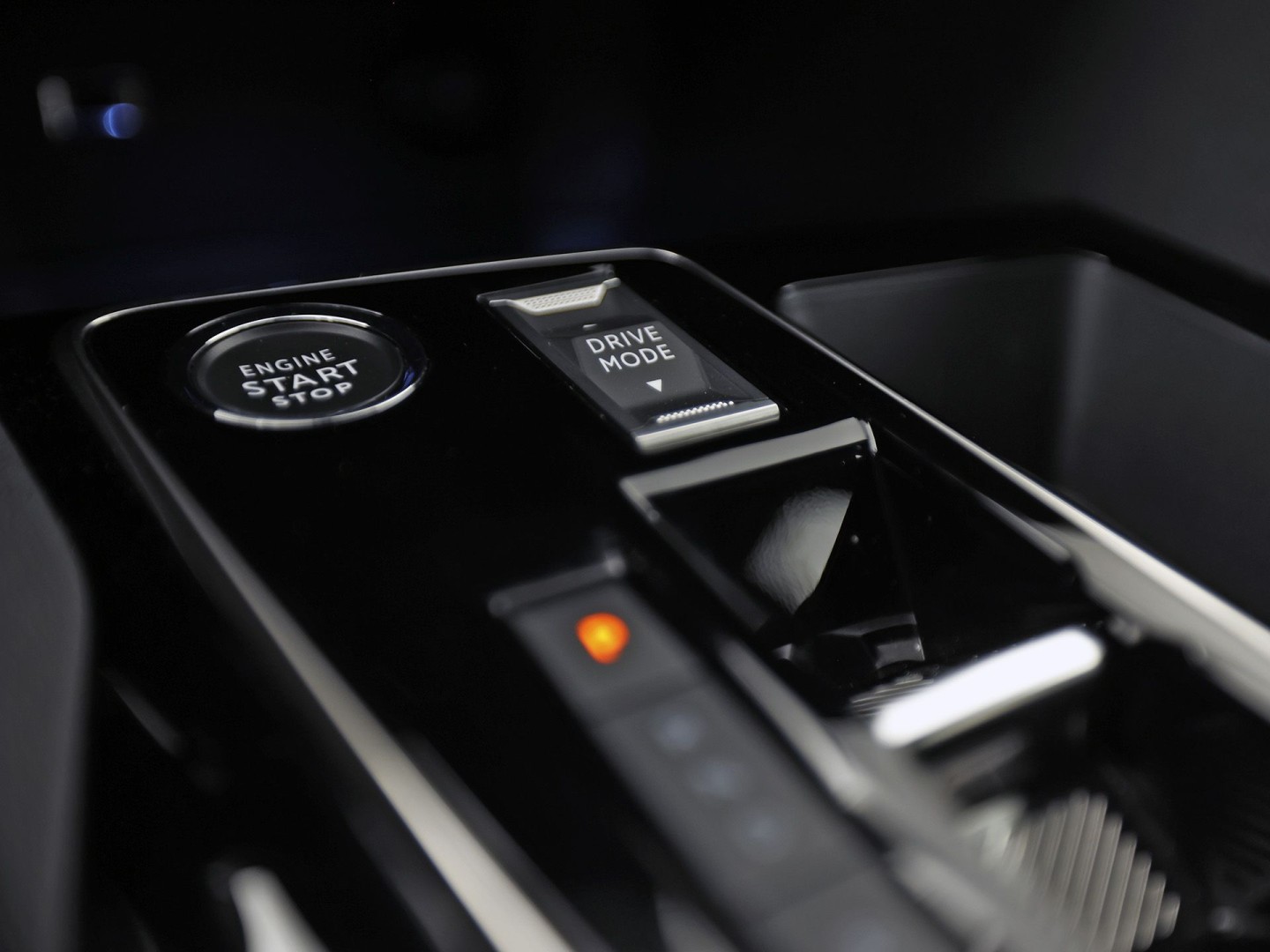 Peugeot 3008 1.6 HYbrid 225 Allure Sport 225Pk Automaat (APPLE CARPLAY, GROOT NAVI, 360 CAMERA, LEDER, SPORTSTOELEN, KEYLESS, GETINT GLAS, ZWART HEMEL, NIEUWSTAAT)