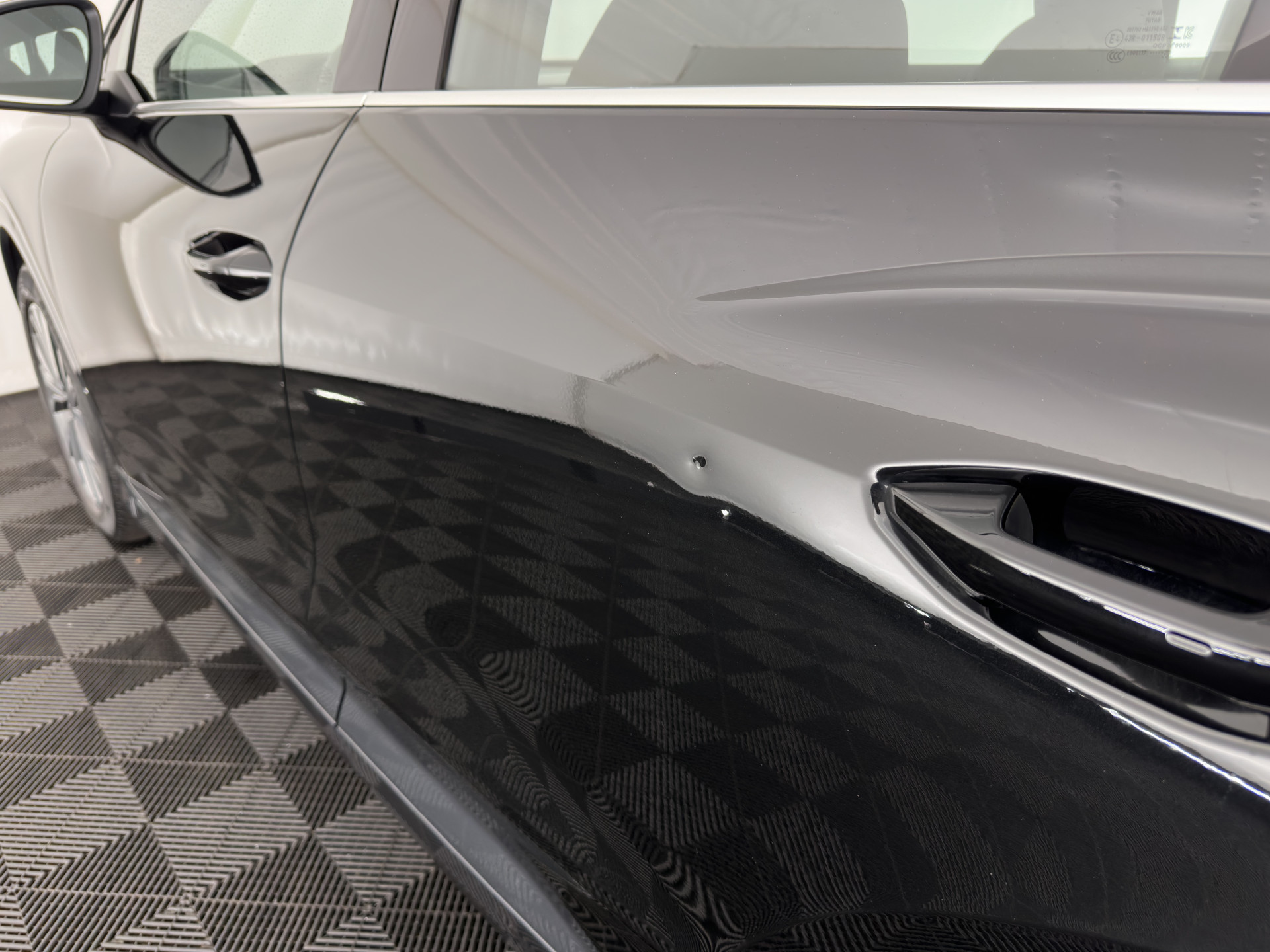 Audi Q4 e-tron 40 Launch Edition Advanced 77 kWh [ 3-Fase ] {SOH-88%} (INCL-BTW) *MATRIX-LED | NAVI-FULLMAP | KEYLESS | CAMERA | DIGI-COCKPIT | DAB | AMBIENT-LIGHT | HEATED-SPORTSEATS | TOWBAR | 19''ALU*