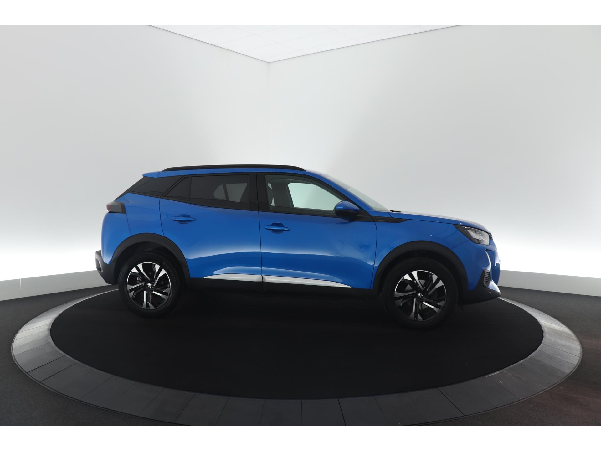 Peugeot 2008 PureTech 130 Allure | Trekhaak | Camera | Apple Carplay | Stoelverwarming | Parkeersensoren