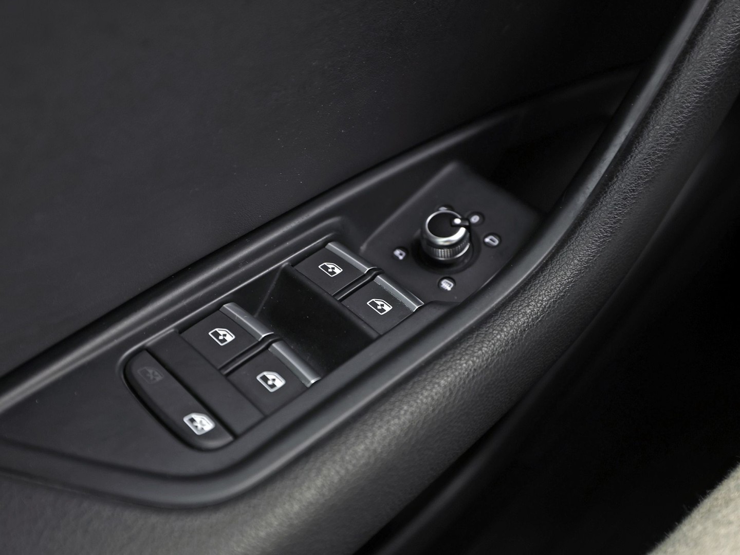 Audi A5 Sportback 2.0 TFSI S-Line Sport 190Pk Automaat (2X S-LINE, VIRTUAL COCKPIT, GROOT NAVI, PLAT SPORTSTUUR, LEDER, STOELVERWARMING, SPORTSTOELEN, GETINT GLAS, PARKEERSENSOREN, NIEUWSTAAT)