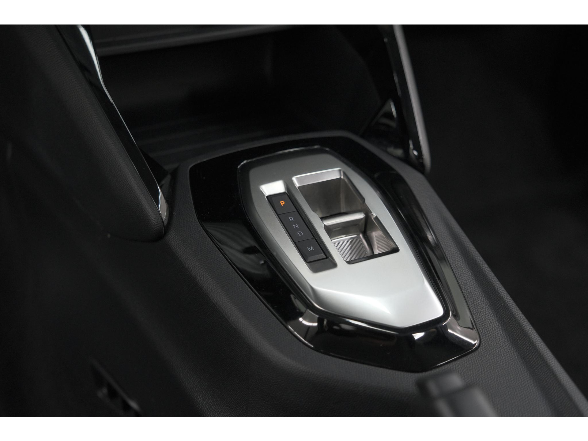 Peugeot 208 Hybrid 110 e-DCS6 Style | Parkeersensoren | Apple Carplay | Cruise Control | Airco