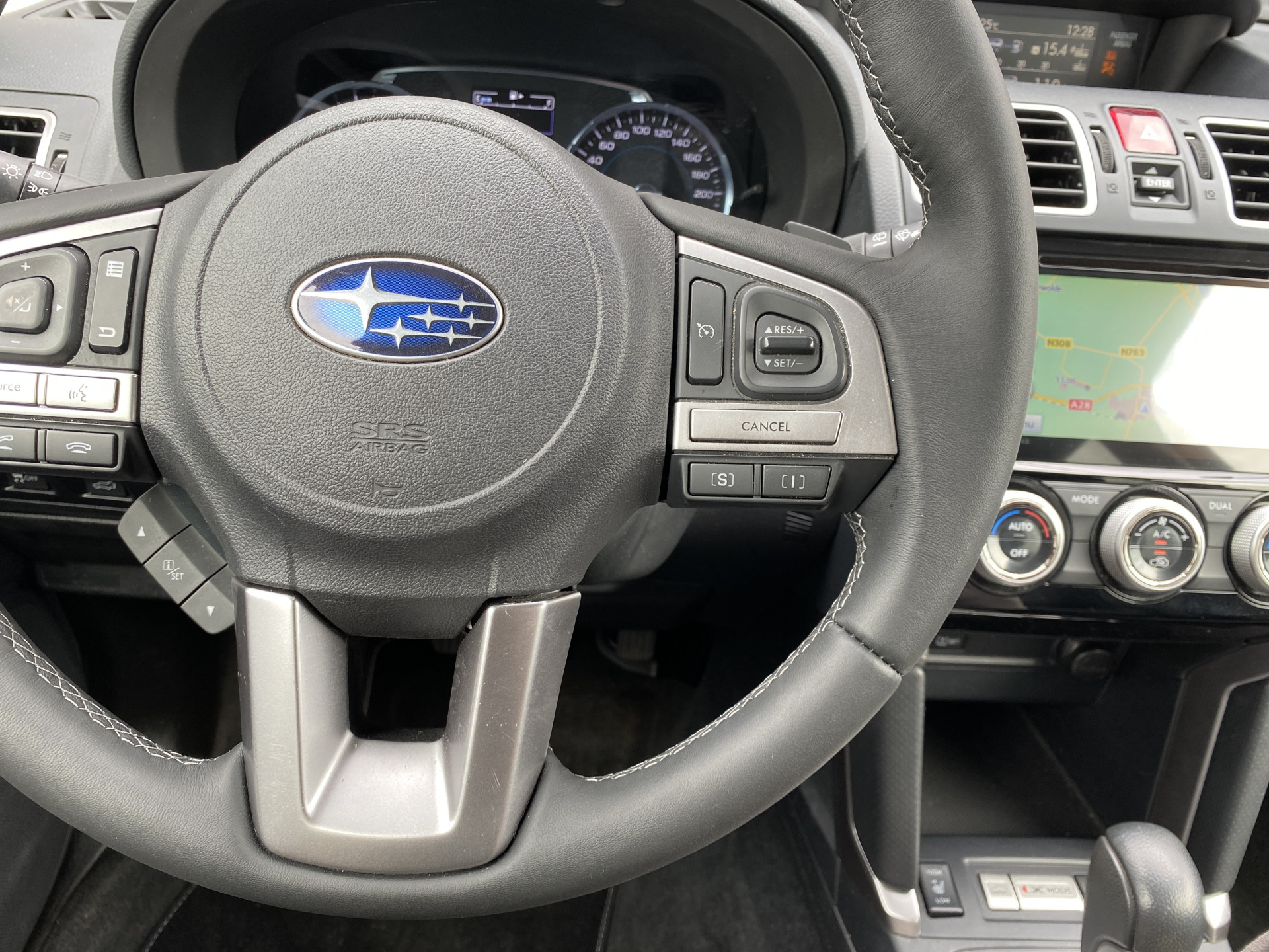 Subaru Forester 2.0 AWD Premium 150 pk AUT. | 1e eigenaar | dealer onderhouden | navigatie | leder interieur | panoramadak | keyless