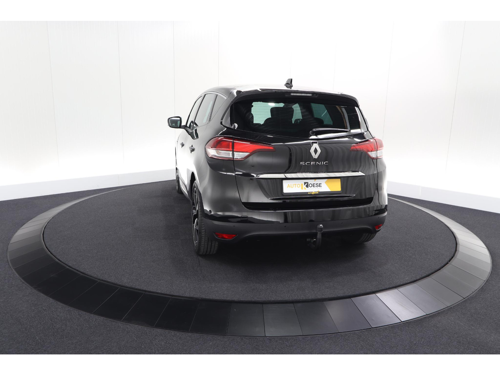 Renault Scénic TCE 160 EDC Black Edition | Trekhaak | Adaptieve Cruise Control | BOSE Premium Audio | Panoramadak