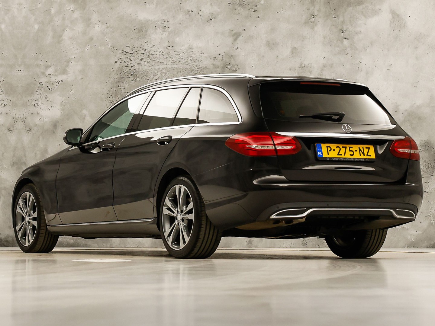 Mercedes-Benz C-Klasse 180 AMG Sport Automaat (GROOT NAVI, LEDER, STOELVERWARMING, GETINT GLAS, SPORTSTOELEN, CRUISE, NIEUWE APK, NIEUWSTAAT)
