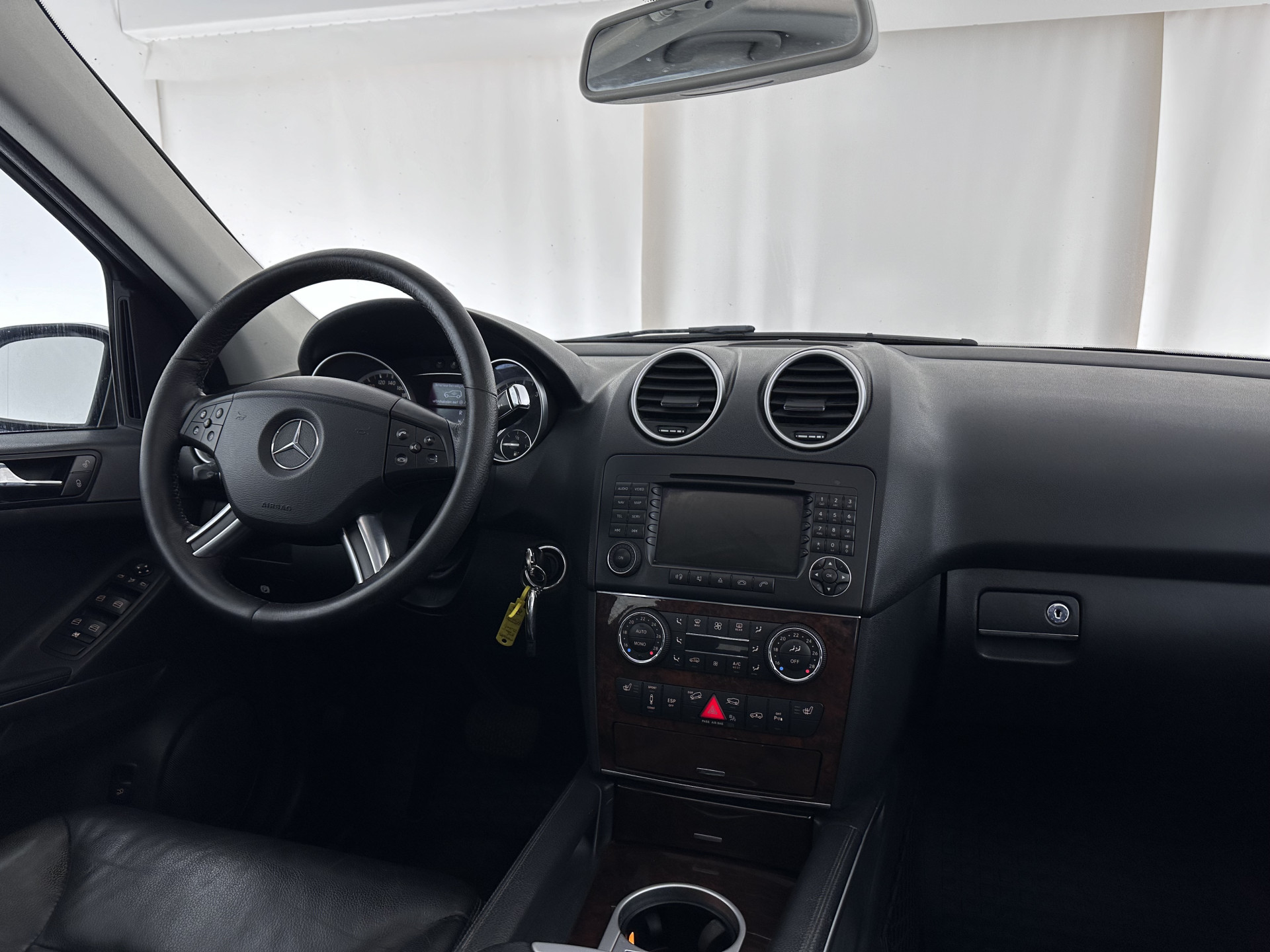 Mercedes-Benz M-klasse ML 420 CDI (⚠️) Aut. *PANO | LEATHER | BI-XENON | NAVI-FULLMAP | KEYLESS | AIRMATIC | CAMERA | TOWBAR | CRUISE | HARMAN/KARDON-AUDIO| MEMORY-PACK | HEATED-COMFORT-SEATS | 19"ALU*