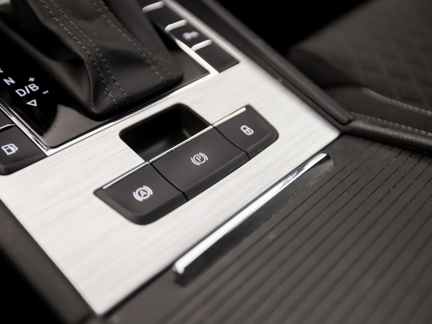 Škoda Superb Combi 1.4 TSI iV Business Sport 218Pk Automaat (VIRTUAL COCKPIT, APPLE CARPLAY, GROOT NAVI, CAMERA, STOELVERWARMING, SPORTSTOELEN, KEYLESS, ADAPTIVE CRUISE, GETINT GLAS, NIEUWSTAAT)