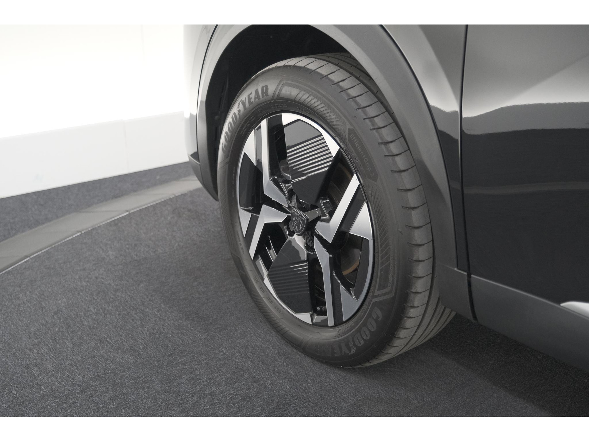 Peugeot 2008 PureTech 130 EAT8 GT | Camera | Apple Carplay | Parkeersensoren | 17 Inch Lichtmetalen Velgen