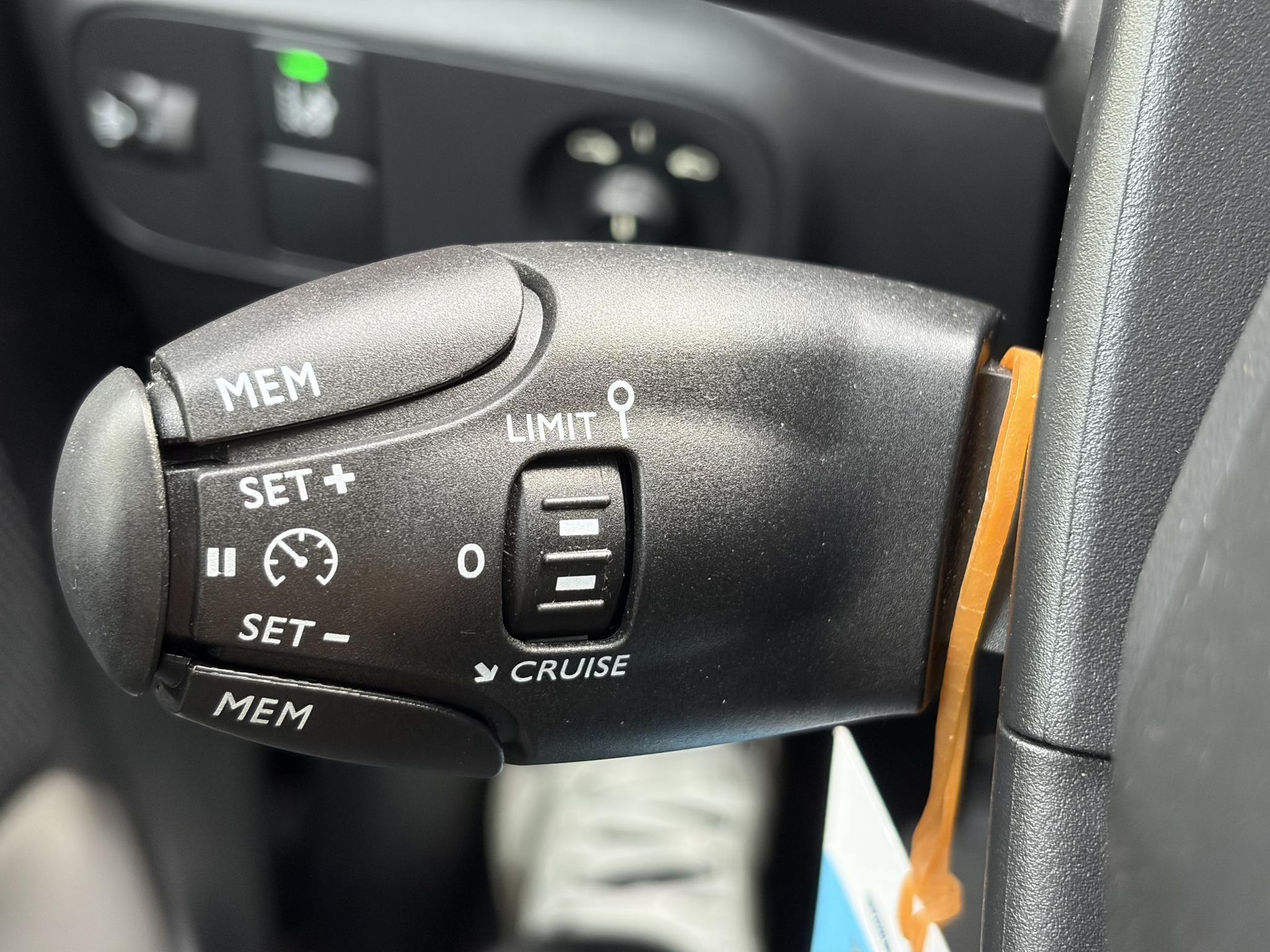 Citroen C3 1.2 PureTech Shine ✓2e Eigenaar✓Camera✓Carplay✓Navi✓Trekhaak✓Pdc✓Clima✓Cruise✓17''Lm velgen✓Rijstrooksensor✓N.A.P✓Apk tot 04-2027