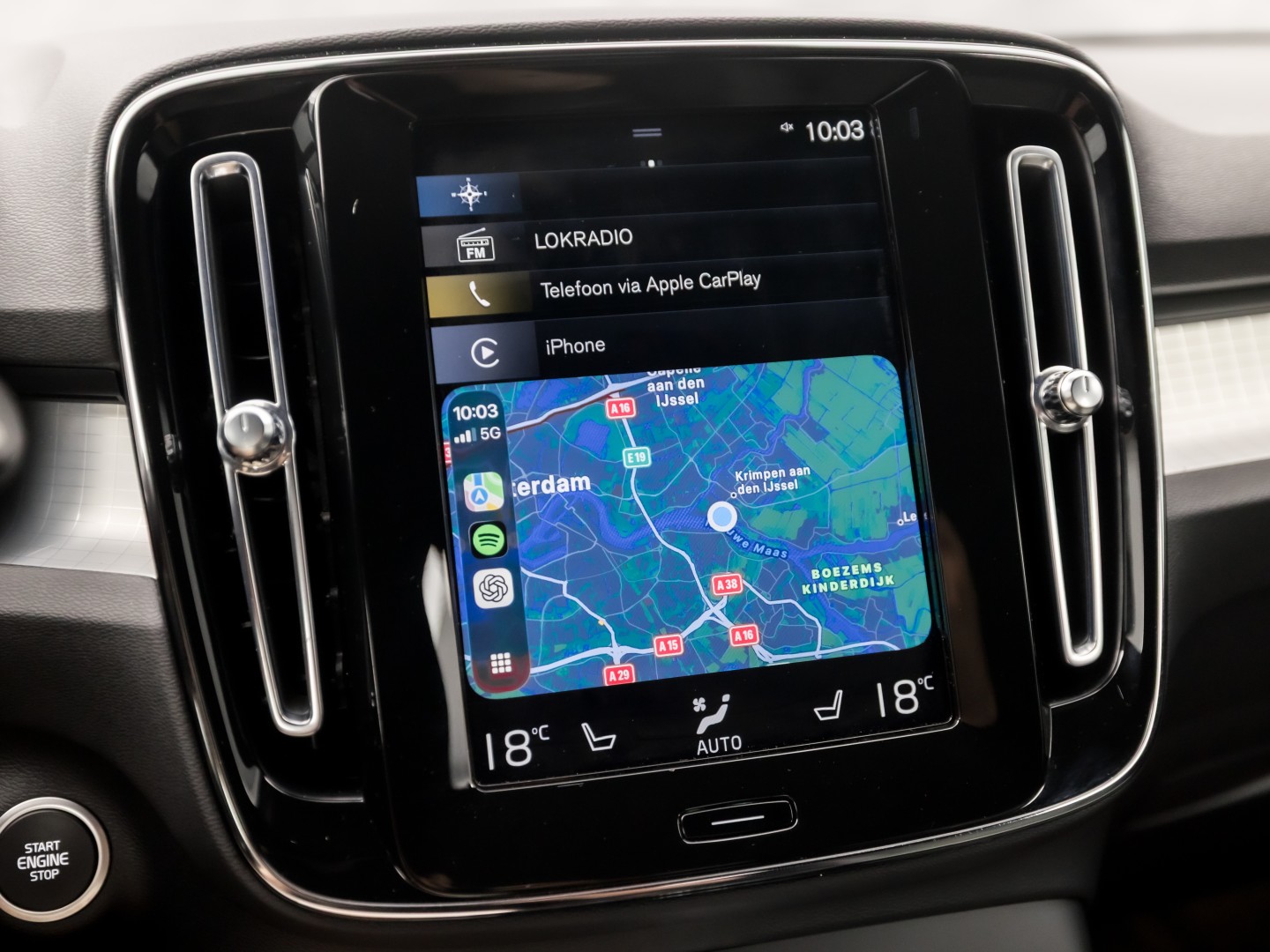 Volvo XC40 1.5 T4 Recharge Inscription 211Pk Automaat (APPLE CARPLAY, STUUR/STOELVERWARMING, MEMORY SEATS, CAMERA, STOELVERWARMING ACHTER, KEYLESS, GETINT GLAS, ELEK ACHTERKLEP, ZWART HEMEL, NIEUWSTAAT)