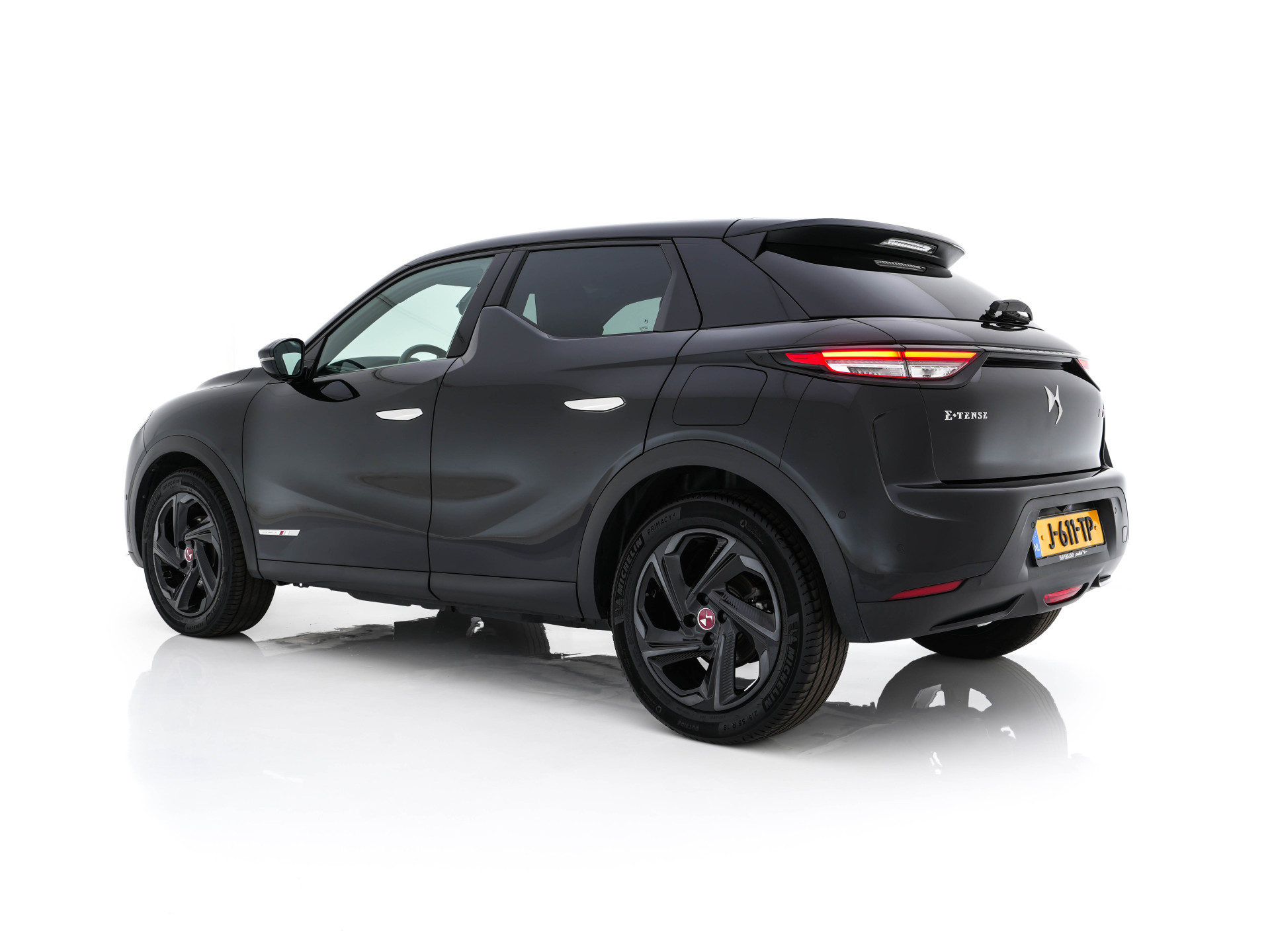 DS 3 Crossback E-Tense Performance Line+ 50 kWh [ 3-Fase ] {SOH-90%} (INCL-BTW) *LEATHER-FABRIC | MATRIX-LED | ADAPTIVE-CRUISE | DIGI-COCKPIT | HEATED-SPORTSEATS | CAMERA | KEYLESS | NAVI-FULLMAP | DAB+ | ECC | PDC | PRIVACY-GLASS | 18''ALU*