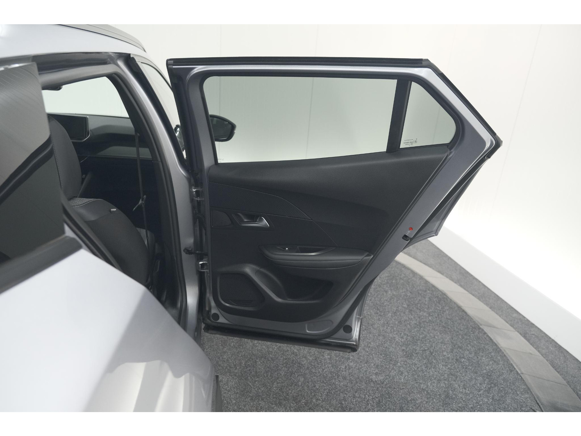Peugeot 2008 Hybrid 136 e-DCS6 Allure | 360 Camera | Adaptieve Cruise Control | Dodehoekdetectie | Navigatie