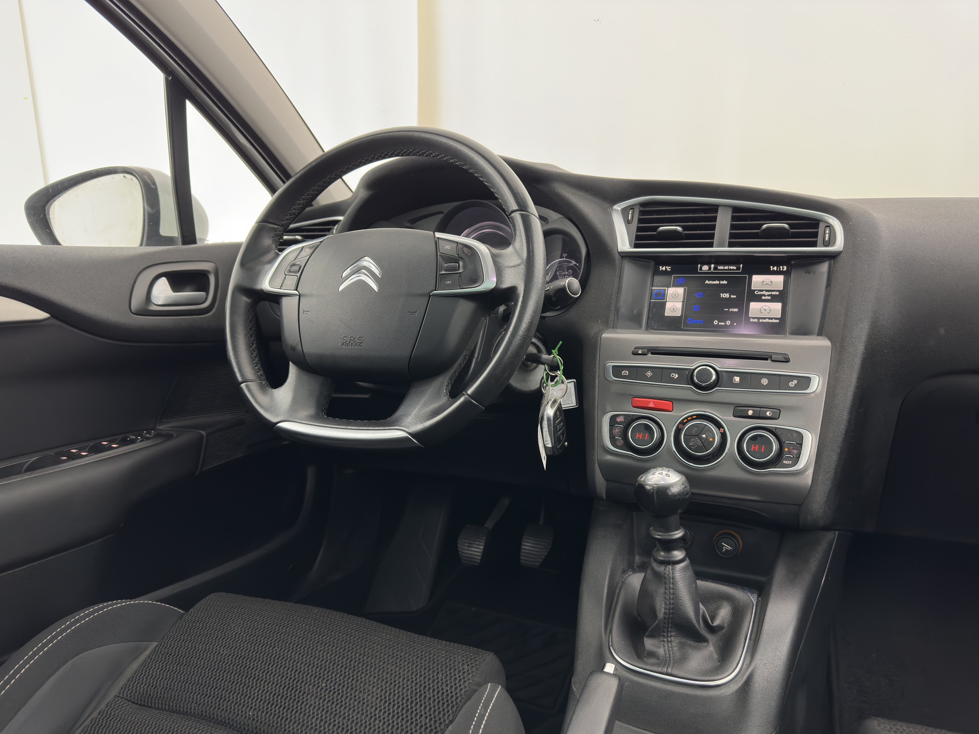 Citroën C4 1.6 BlueHDi Feel *PANO | SPORT-SEATS | PDC | PRIVACY-GLASS | ECC | CRUISE | TOWBAR*