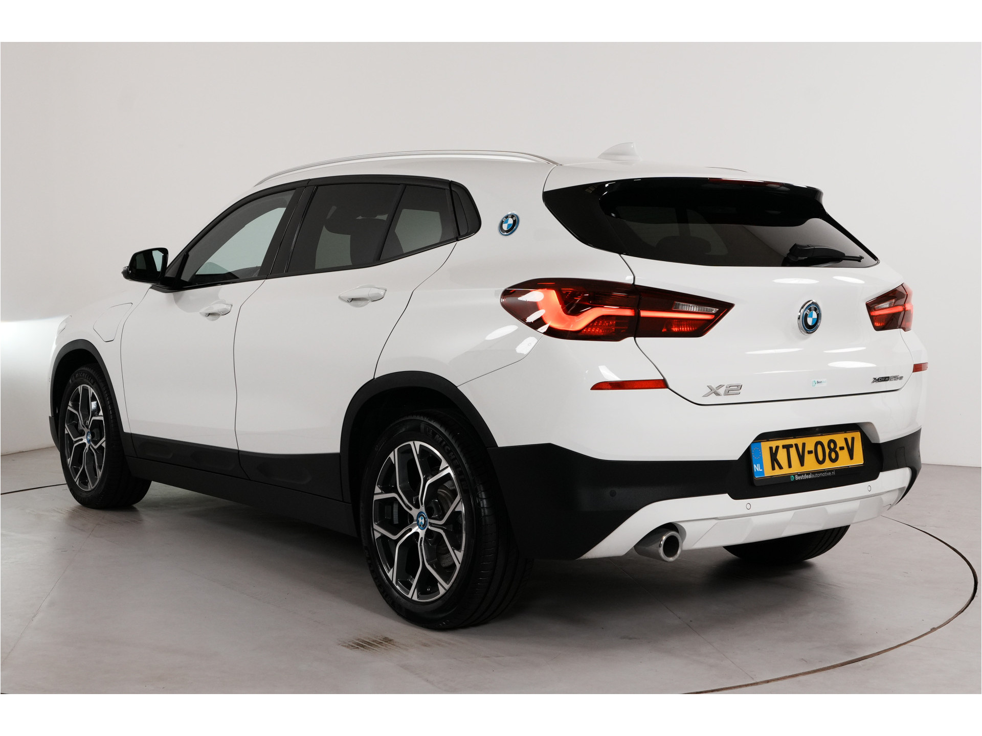 BMW X2 xDrive25e PHEV 220 pk | SOH 92% | M Sport int. | Adaptive Cruise  | Camera |