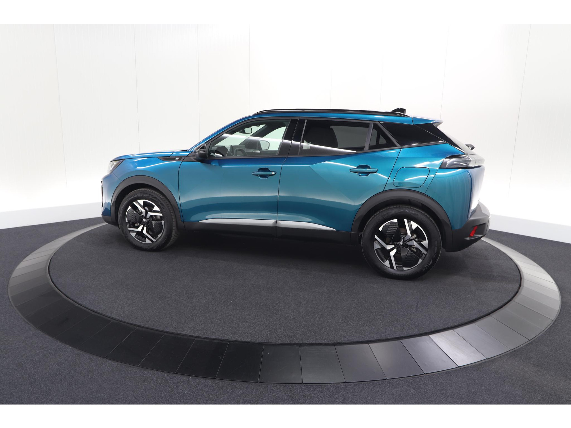 Peugeot e-2008 EV Allure Avantage 54 kWh | SOH 97,8% | 11 KW Lader | Apple Carplay | Parkeersensoren