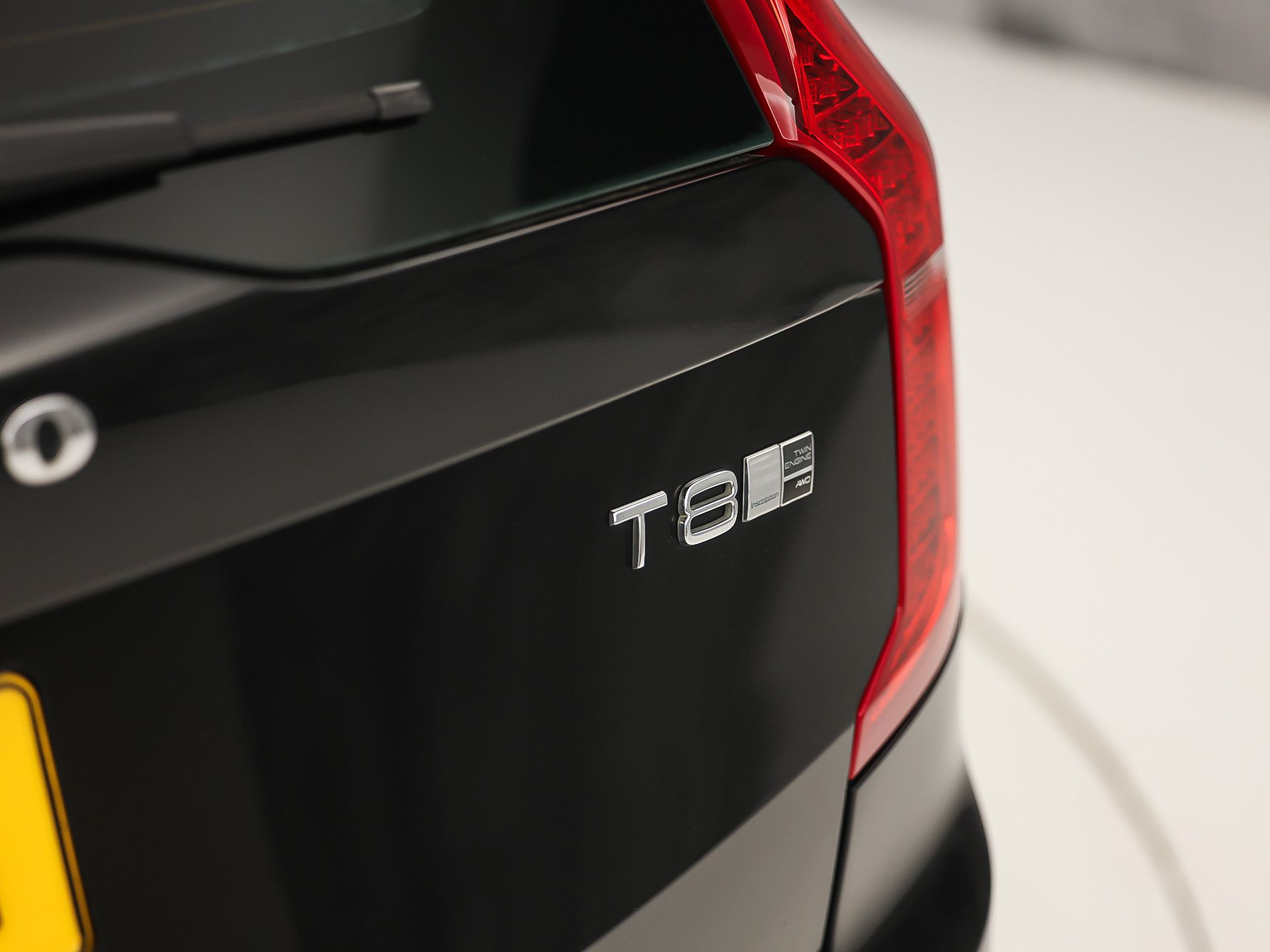 Volvo XC90 2.0 T8 Twin Engine AWD Inscription Automaat 407Pk (PANORAMADAK, APPLE CARPLAY, MEMORY SEATS, STOELVERWARMING/KOELING, CAMERA, GETINT GLAS, LEDER, TREKHAAK, NIEUWE APK)