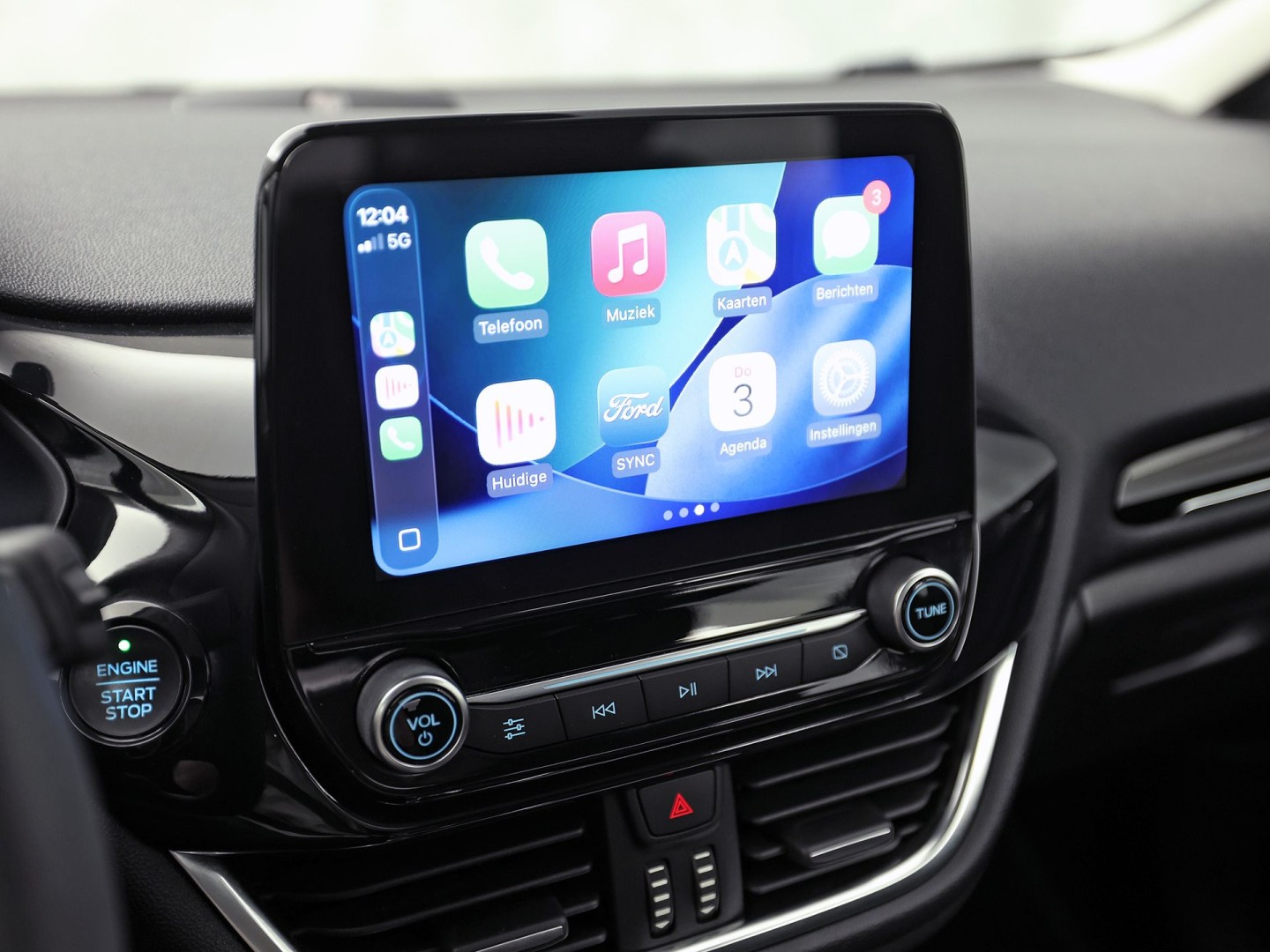 Ford Fiesta 1.0 EcoBoost Titanium Sport (APPLE CARPLAY, GROOT NAVI, CLIMATE, CAMERA, SPORTSTOELEN, ADAPTIVE CRUISE, KEYLESS, PARKEERSENSOREN, NIEUWSTAAT)