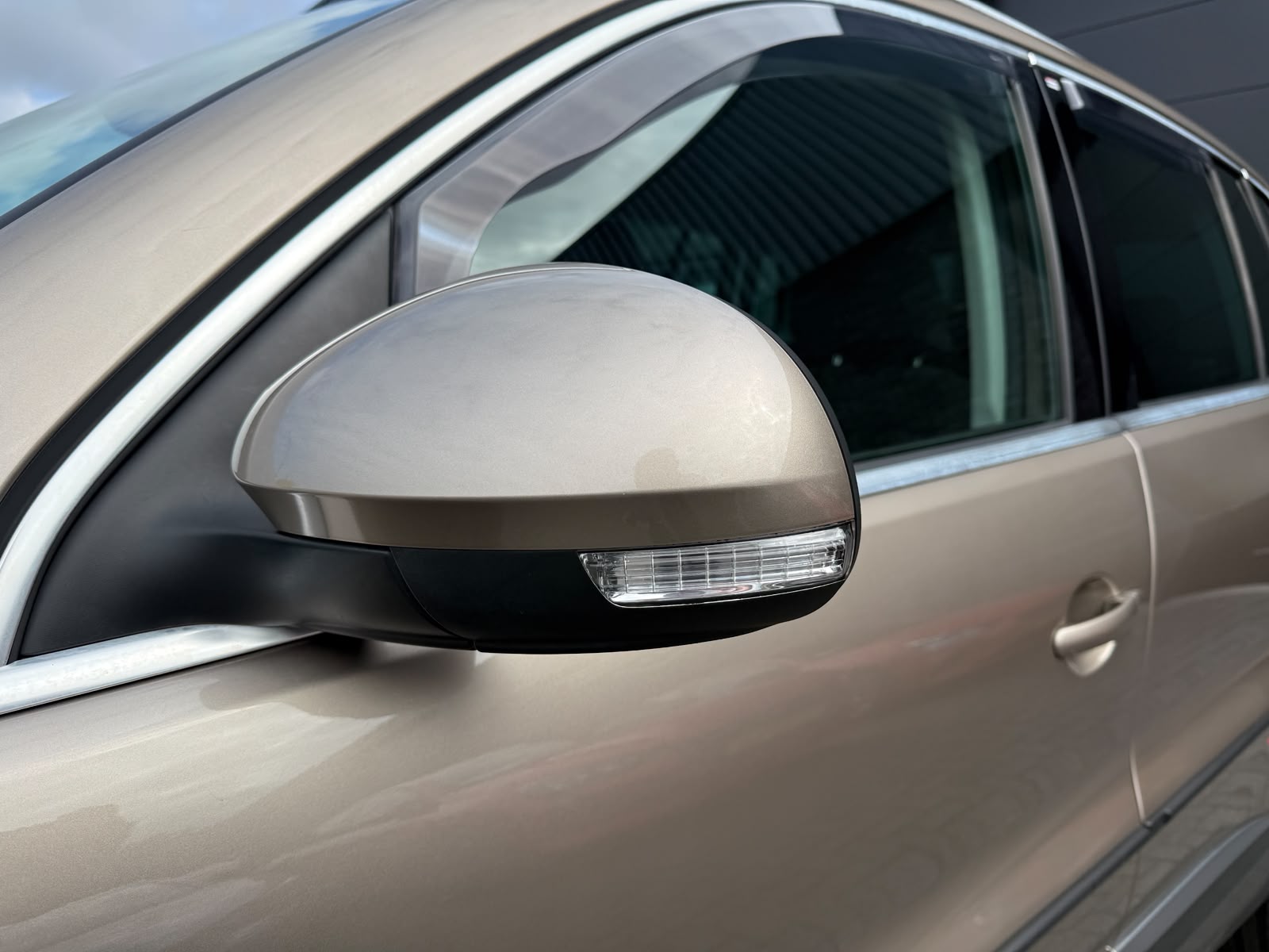 Volkswagen Tiguan 1.4 TSI Sport&Style | 1E EIGENAAR | 3/6/12MND GARANTIE | NAVI | PDC | 160 PK | LAGE KM |