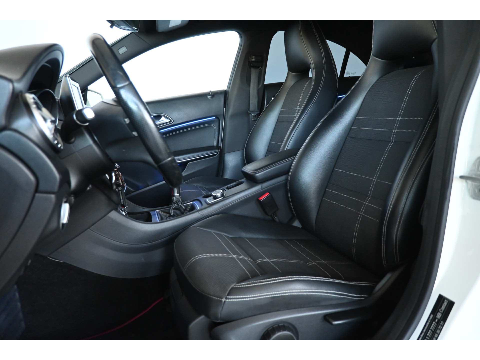 Mercedes-Benz CLA-klasse 200 Ambition Bi-Xenon Cruise Airco PDC Navigatie Inruil Mogelijk!