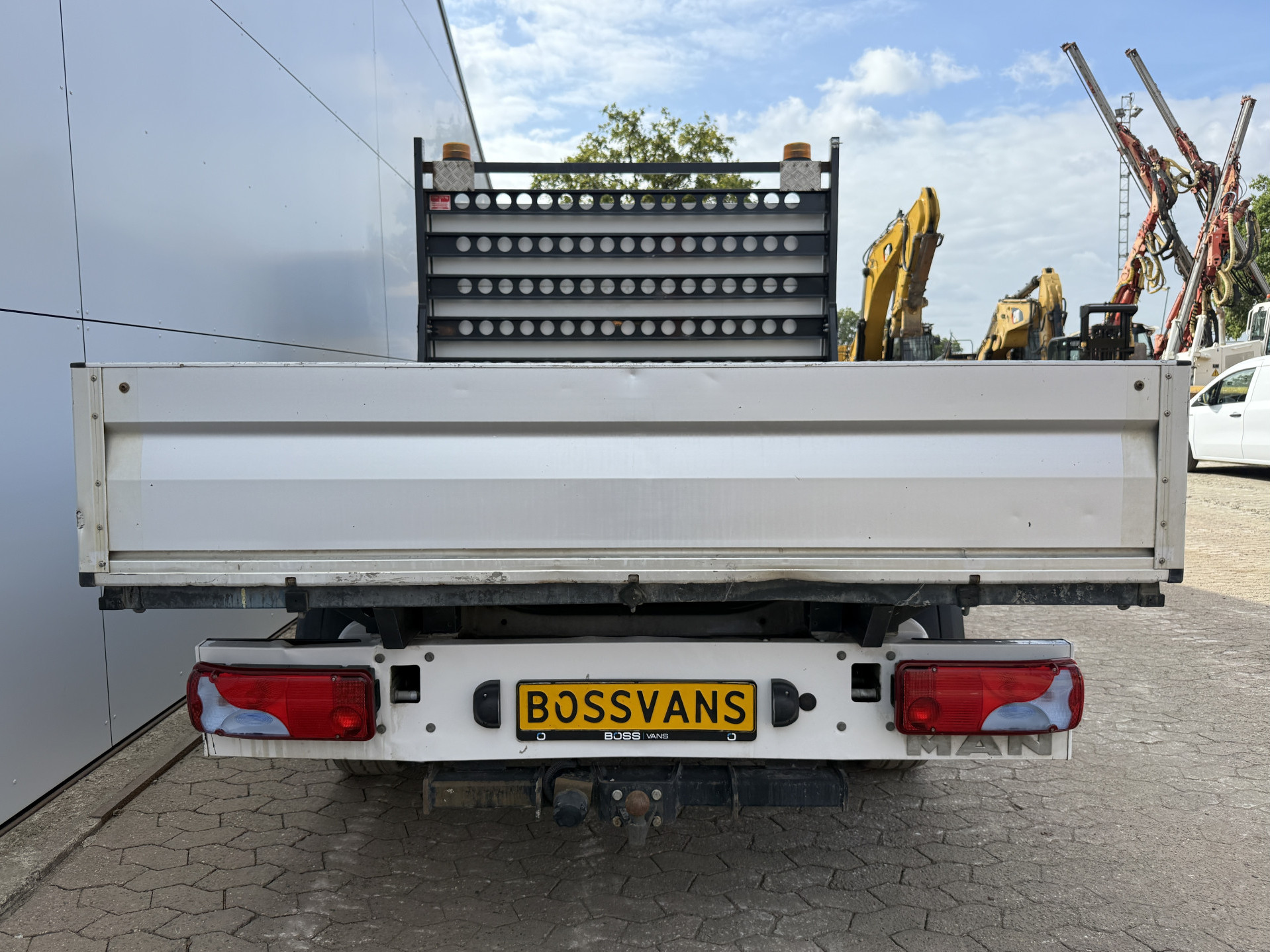 Volkswagen Crafter 3.140 2.0 TDI Automaat Open Laadbak Kist Dubbele cabine 6-persoons Airco Trekhaak Navigatie Carplay Pritische Pickup Open Box