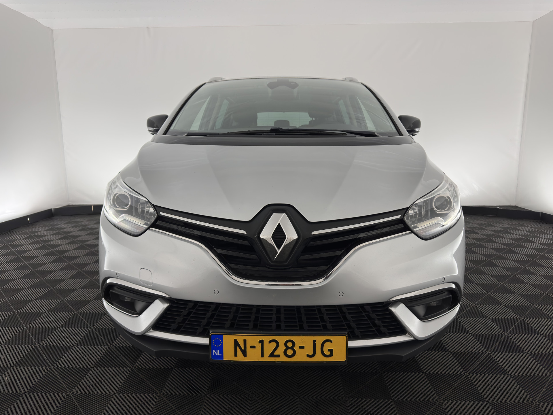 Renault Grand Scénic 1.3 TCe Business Zen [ 7-Pers. ] (INCL-BTW) *NAVI-FULLMAP | COMFORT-SEATS | DIGI-COCKPIT | ECC | PDC | CRUISE | PRIVACY-GLASS | DAB | CARPLAY*