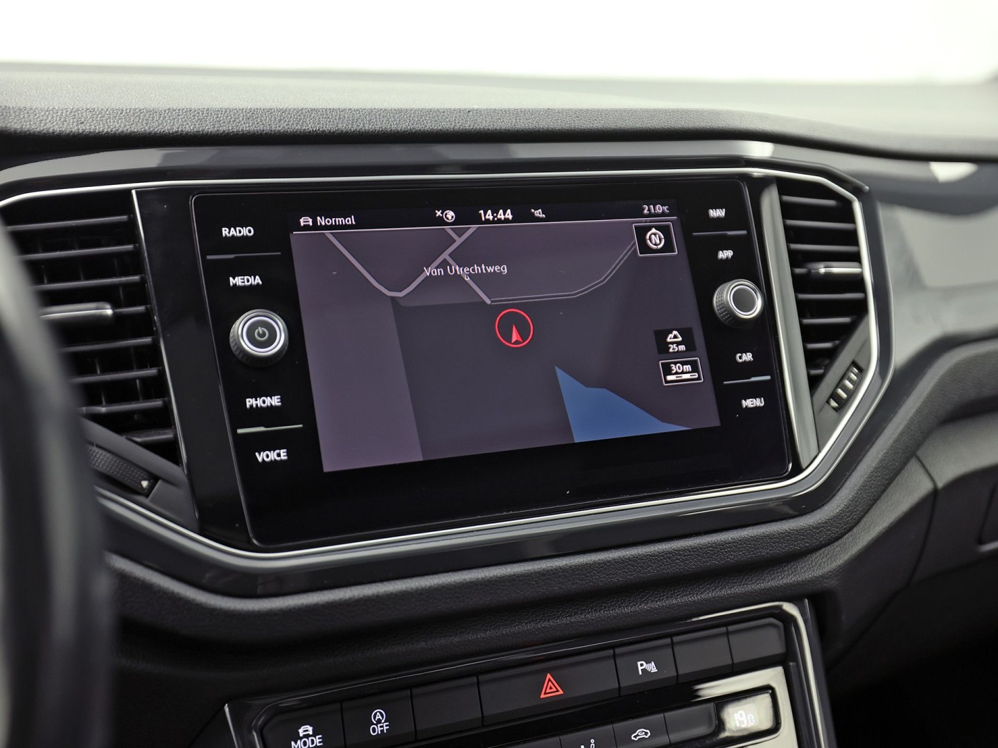 Volkswagen T-Roc 1.5 TSI Sport (NAP, APPLE CARPLAY, VIRTUAL DASHBOARD, PANORAMADAK, SPORTSTOELEN, CLIMATE,  NIEUWE APK, NIEUWSTAAT)