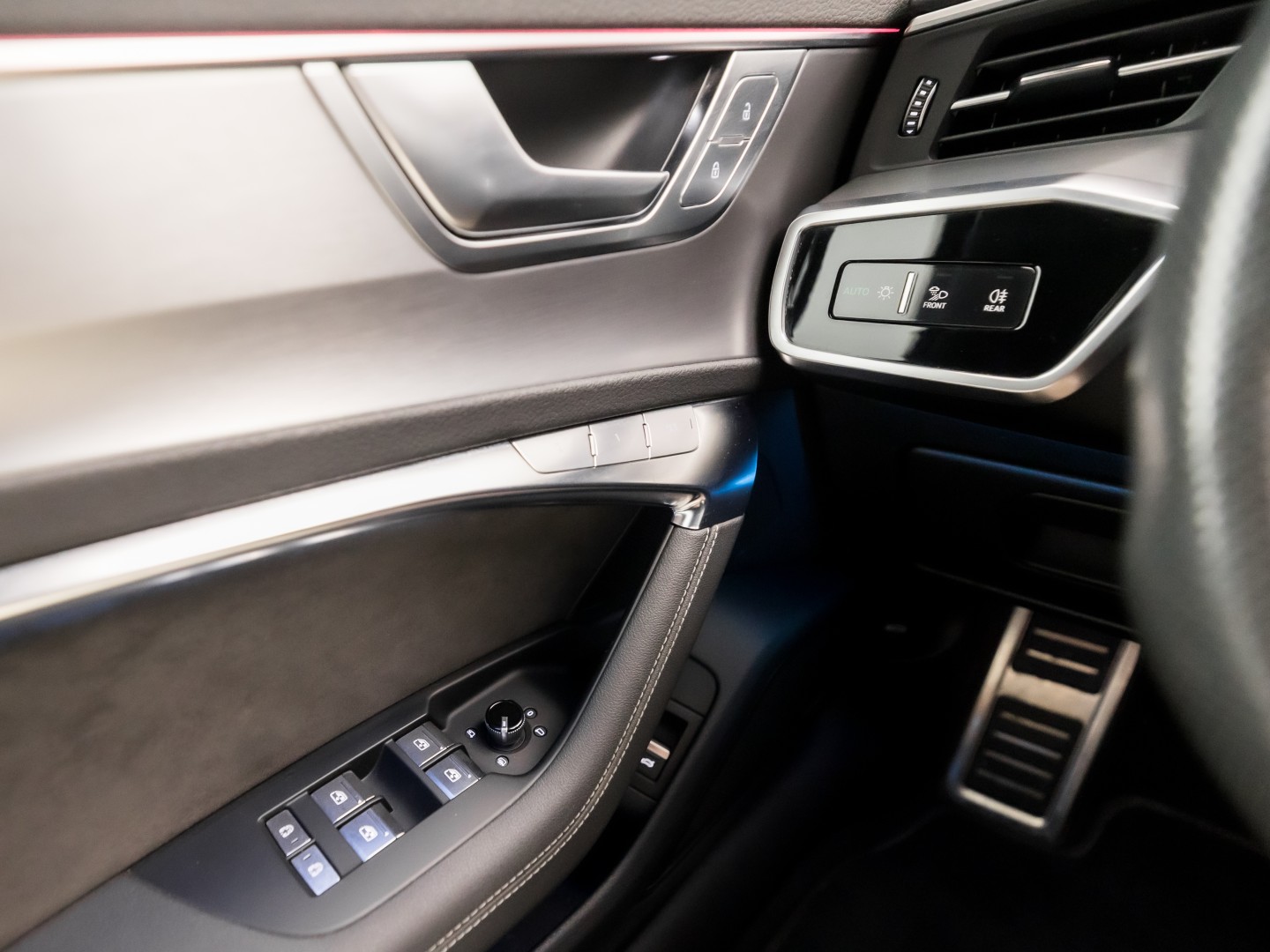 Audi A6 Avant 55 TFSI quattro S-Line 340Pk Automaat (PANORAMADAK, 6 CILINDER, BANG&OLUFSEN, HEAD-UP DISPLAY, NAPPA LEDER, MEESTURENDE ACHTERAS, CAMERA, STOELVERWARMING, SFEERVERLICHTING, ADAPTIVE CRUISE, MATRIX LED, NIEUWSTAAT)