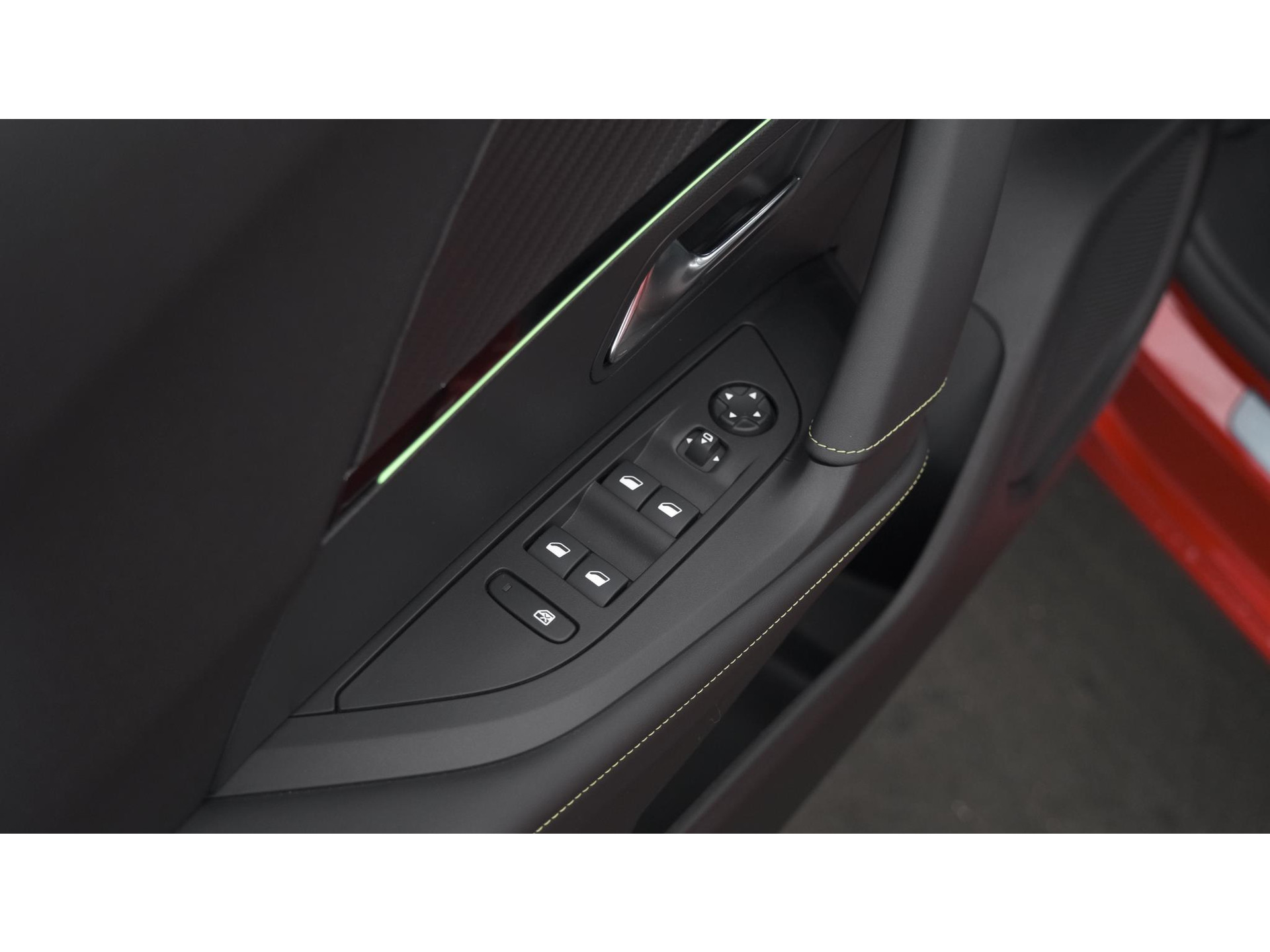 Peugeot 2008 PureTech 130 GT | Camera | Dodehoekdetectie | Navigatie | Parkeersensoren | Stoelverwarming