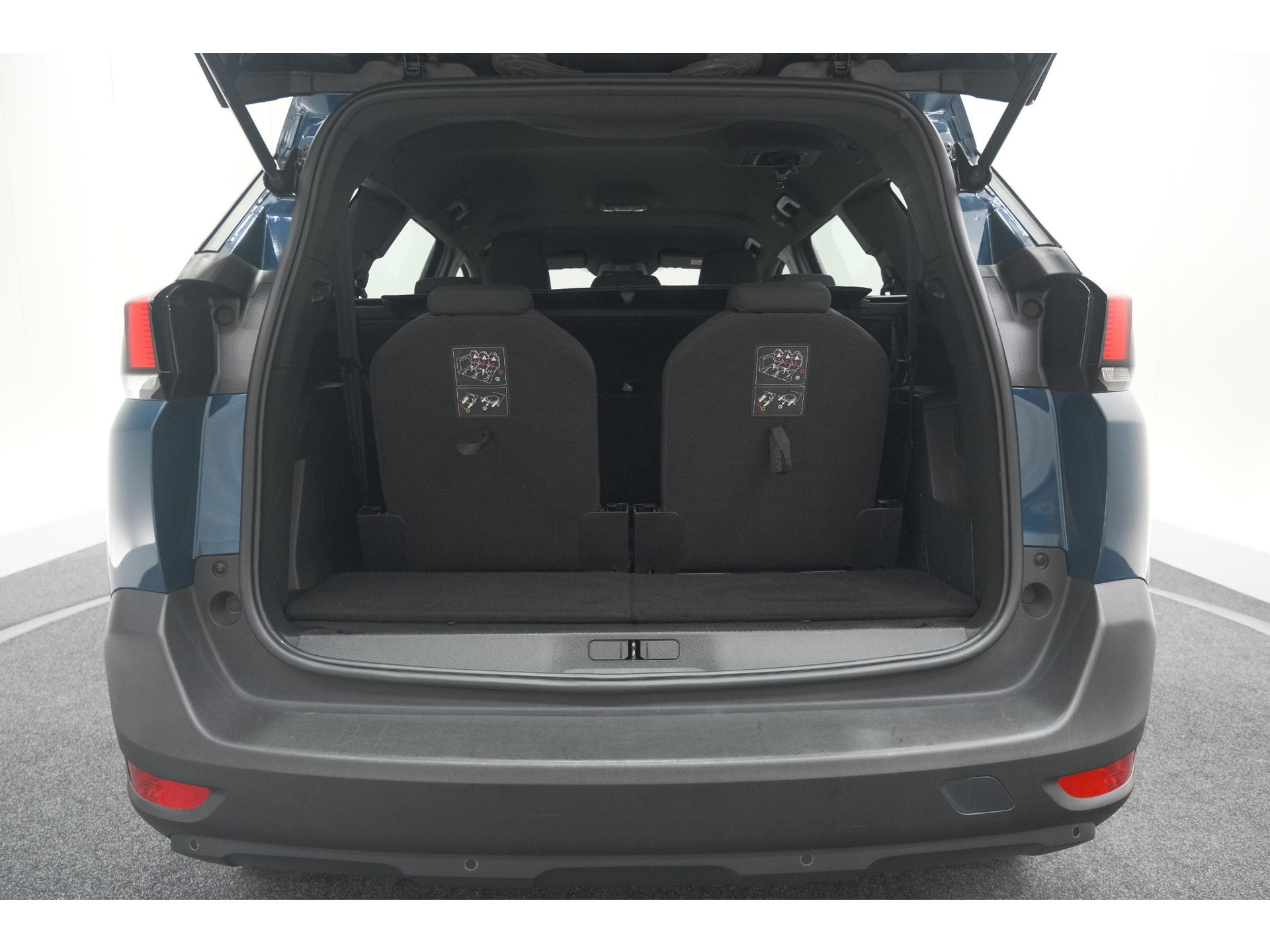 Peugeot 5008 PureTech 130 EAT8 Active Pack | 7 Zitplaatsen | Camera | Navigatie | Apple Carplay | Parkeersensoren