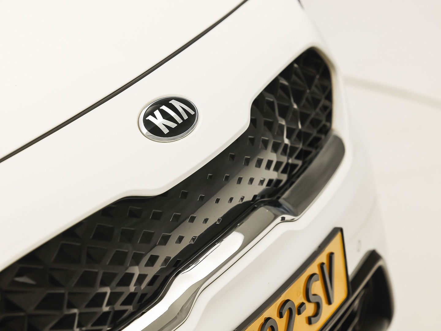 Kia Niro 1.6 GDi PHEV DynamicLine 141Pk Automaat (1e EIGENAAR, APPLE CARPLAY, GROOT NAVI, CAMERA, TREKHAAK, SPORTSTOELEN, ADAPTIVE CRUISE, GETINT GLAS, LEDER, NIEUWSTAAT)