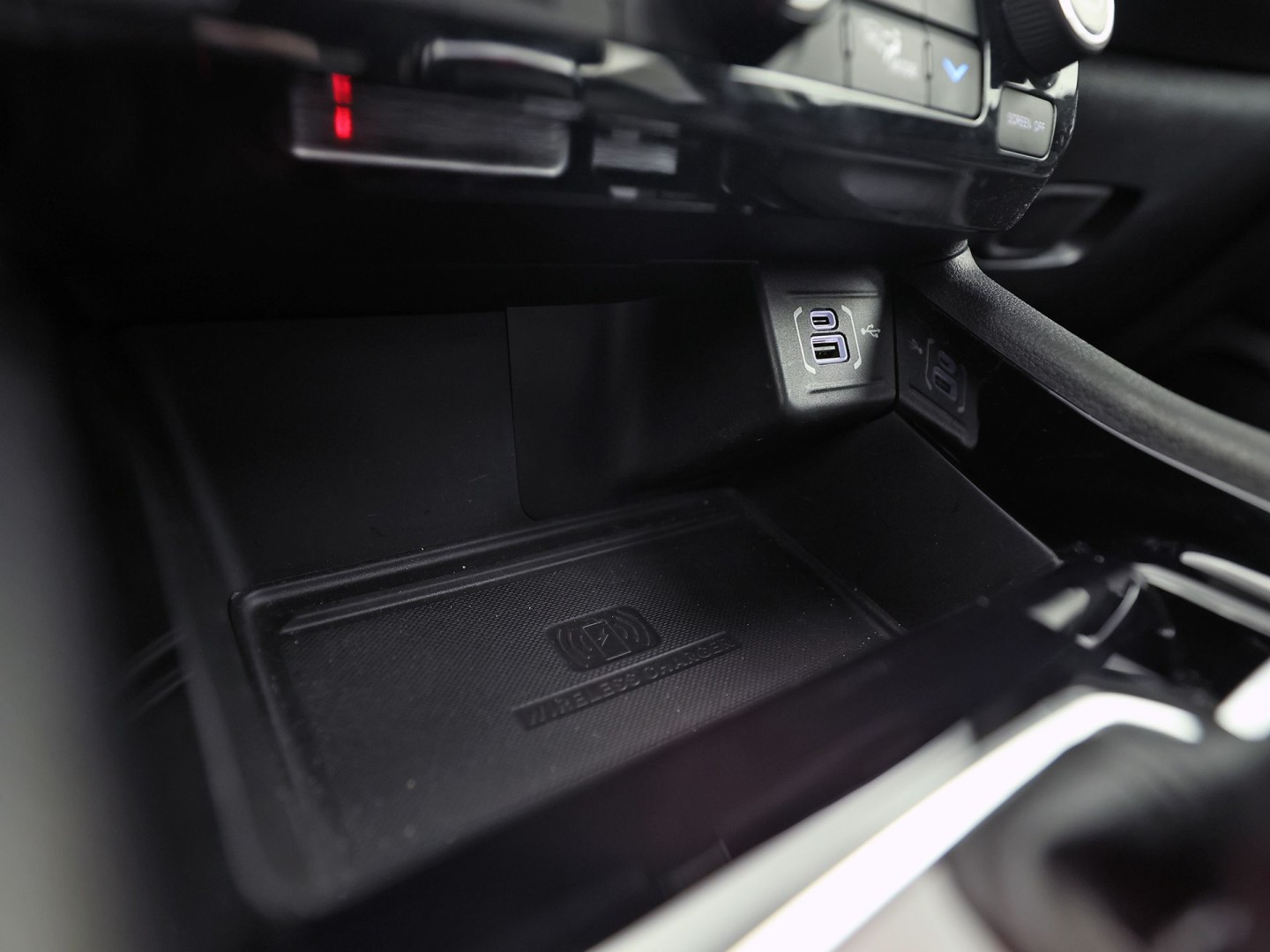 Jeep Compass 4xe 190 Plug-in Hybrid Electric Night Eagle. Automaat (NAP, APPLE CARPLAY, GROOT NAVI, LEDER, ADAPTIVE CRUISE, SPORTSTOELEN, GETINT GLAS, KEYLESS, NIEUWSTAAT)