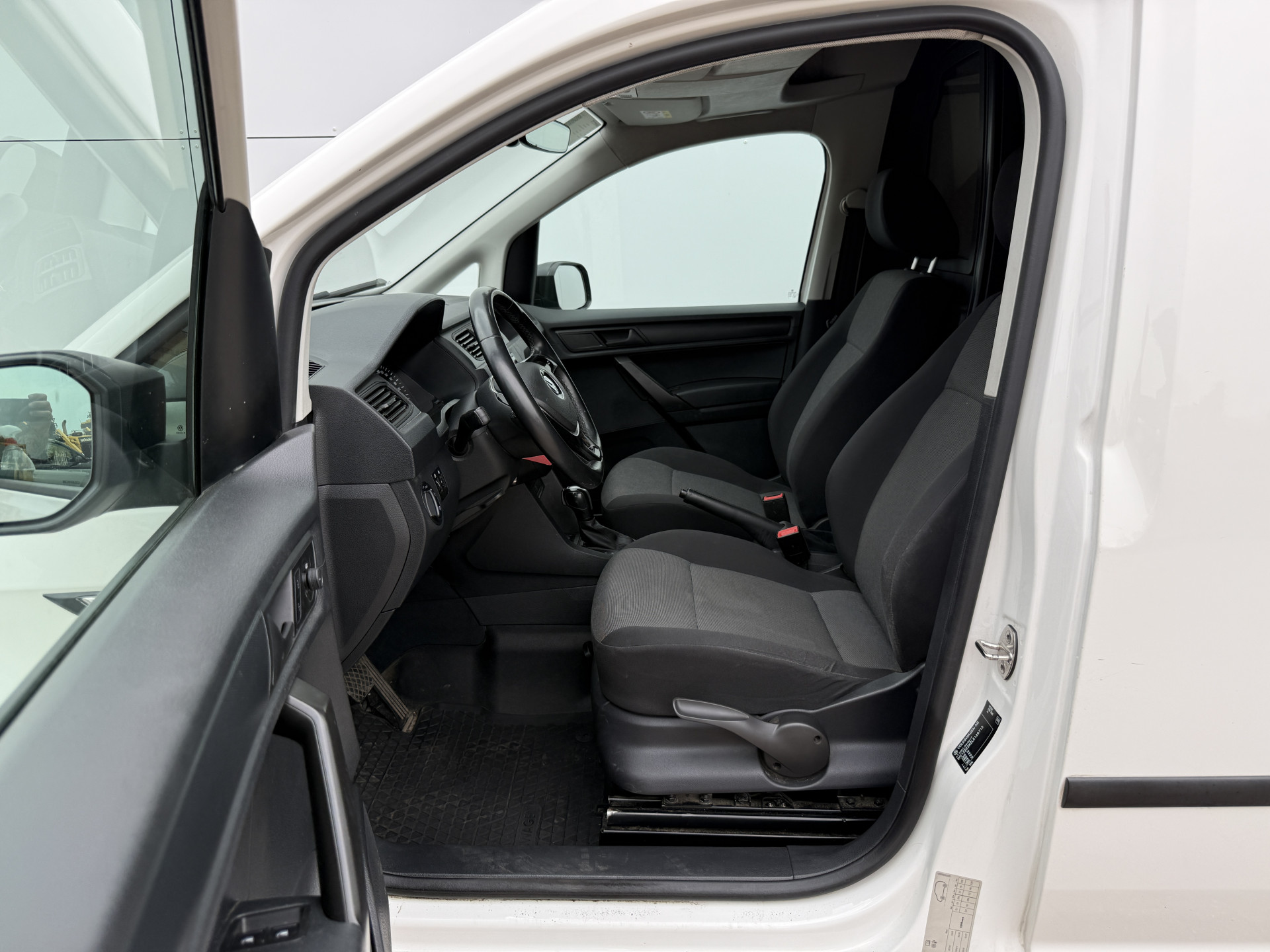Volkswagen e-Caddy 37kWh 113PK L2H1 Elektrisch Caddy ABT Maxi 37,3kWh 159km WLTP LED Trekhaak Airco Stoelverwarming Parkeersensoren