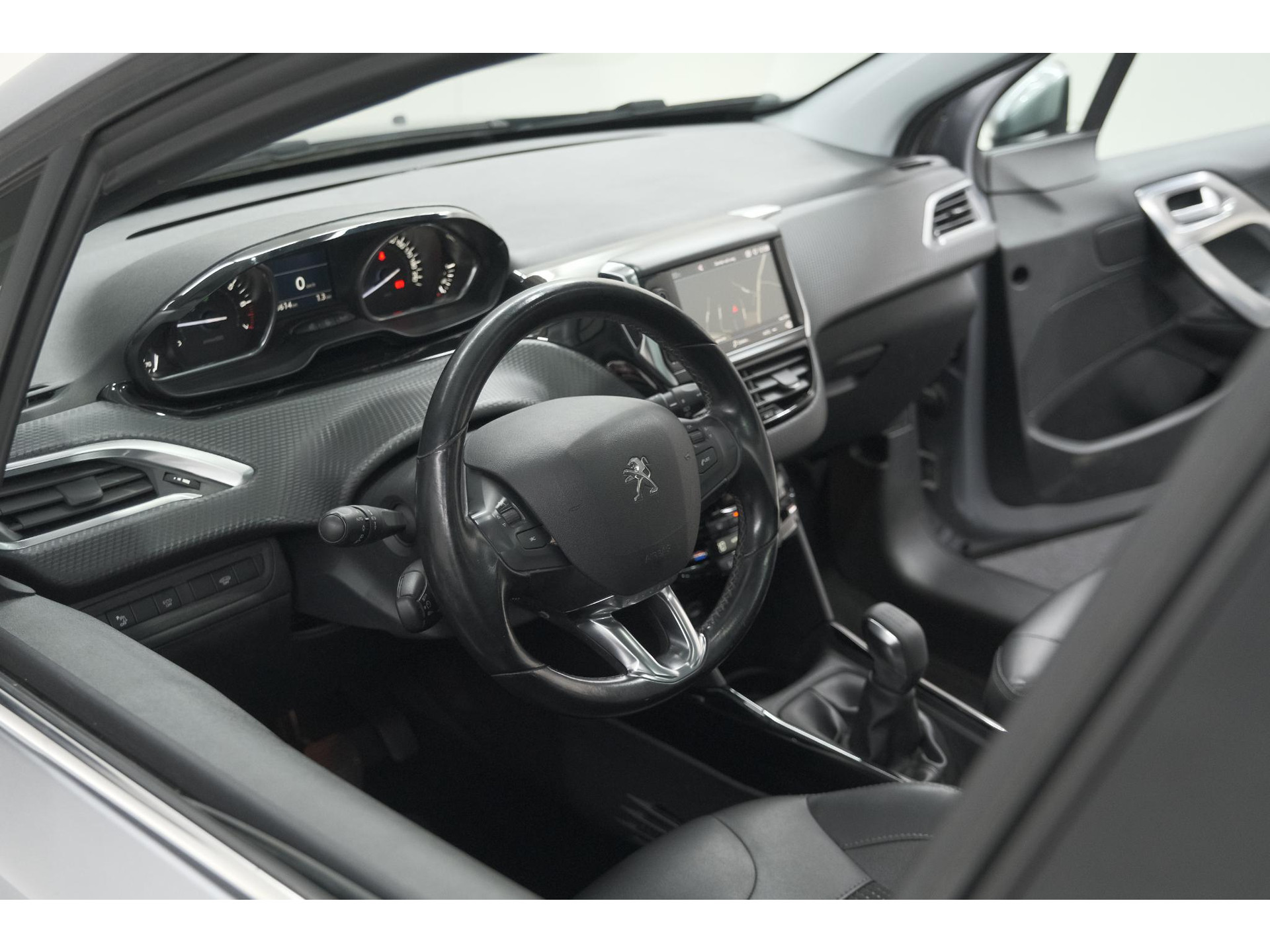 Peugeot 2008 PureTech 110 Allure | Panoramadak | Apple Carplay | Navigatie | Parkeersensoren