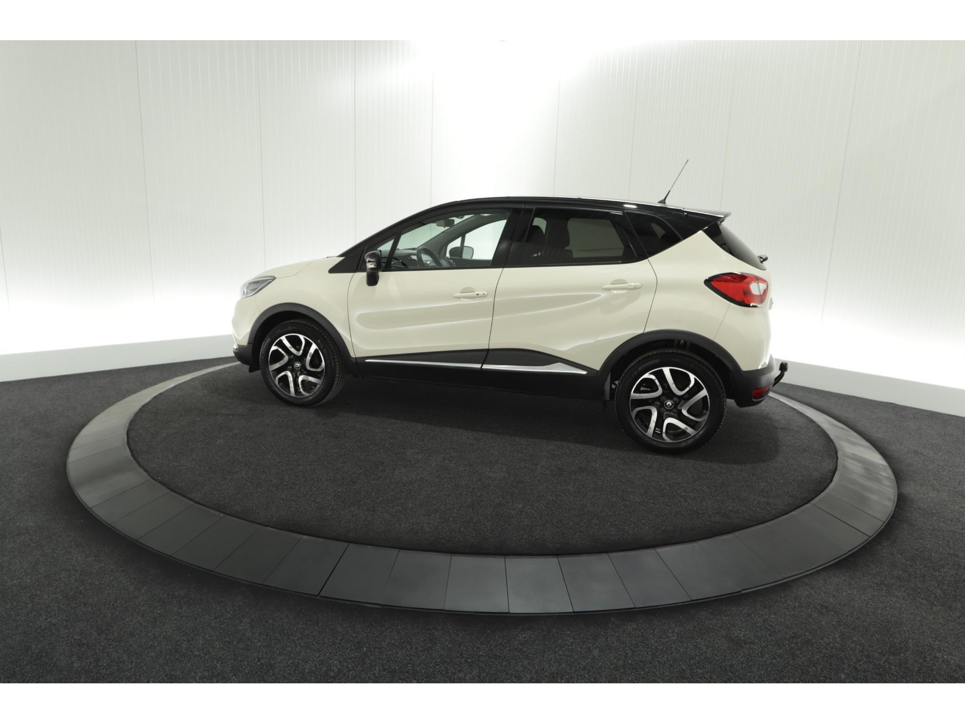 Renault Captur TCe 120 Dynamique | Trekhaak | Camera | R-Link Navigatie | Parkeersensoren