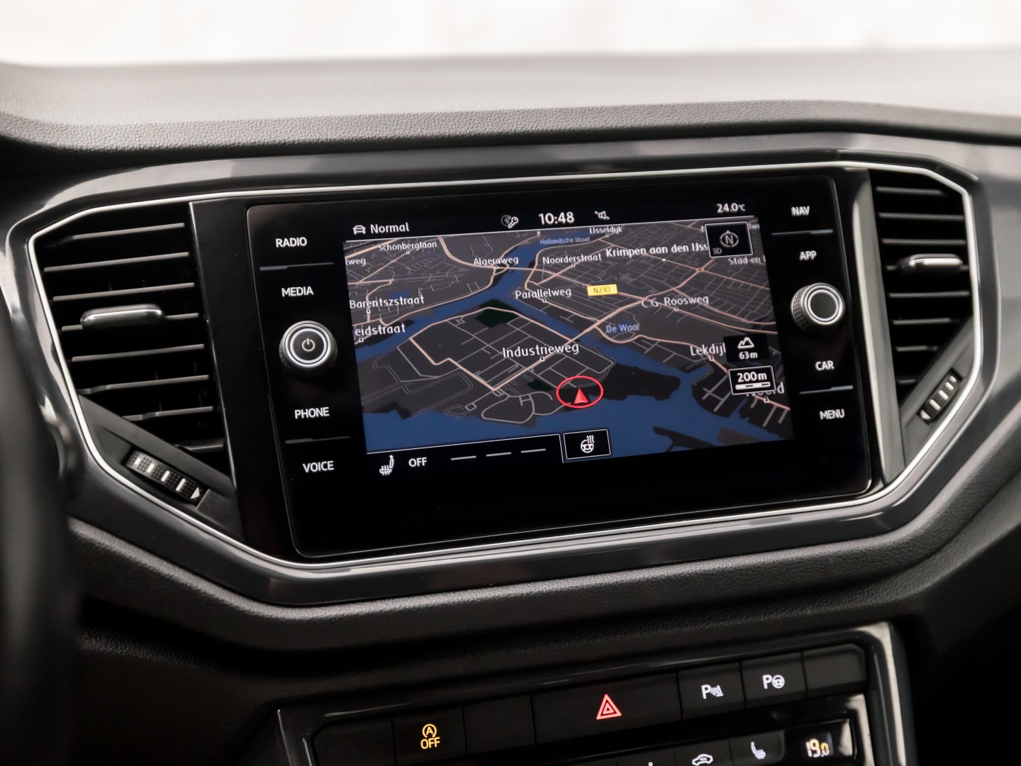 Volkswagen T-Roc 2.0 TSI 4Motion Sport R 190Pk Automaat (VIRTUAL COCKPIT, APPLE CARPLAY, STUUR/STOELVERWARMING, CAMERA, SPORTSTOELEN, GETINT GLAS, ELEK ACHTERKLEP, KEYLESS, NIEUWSTAAT)