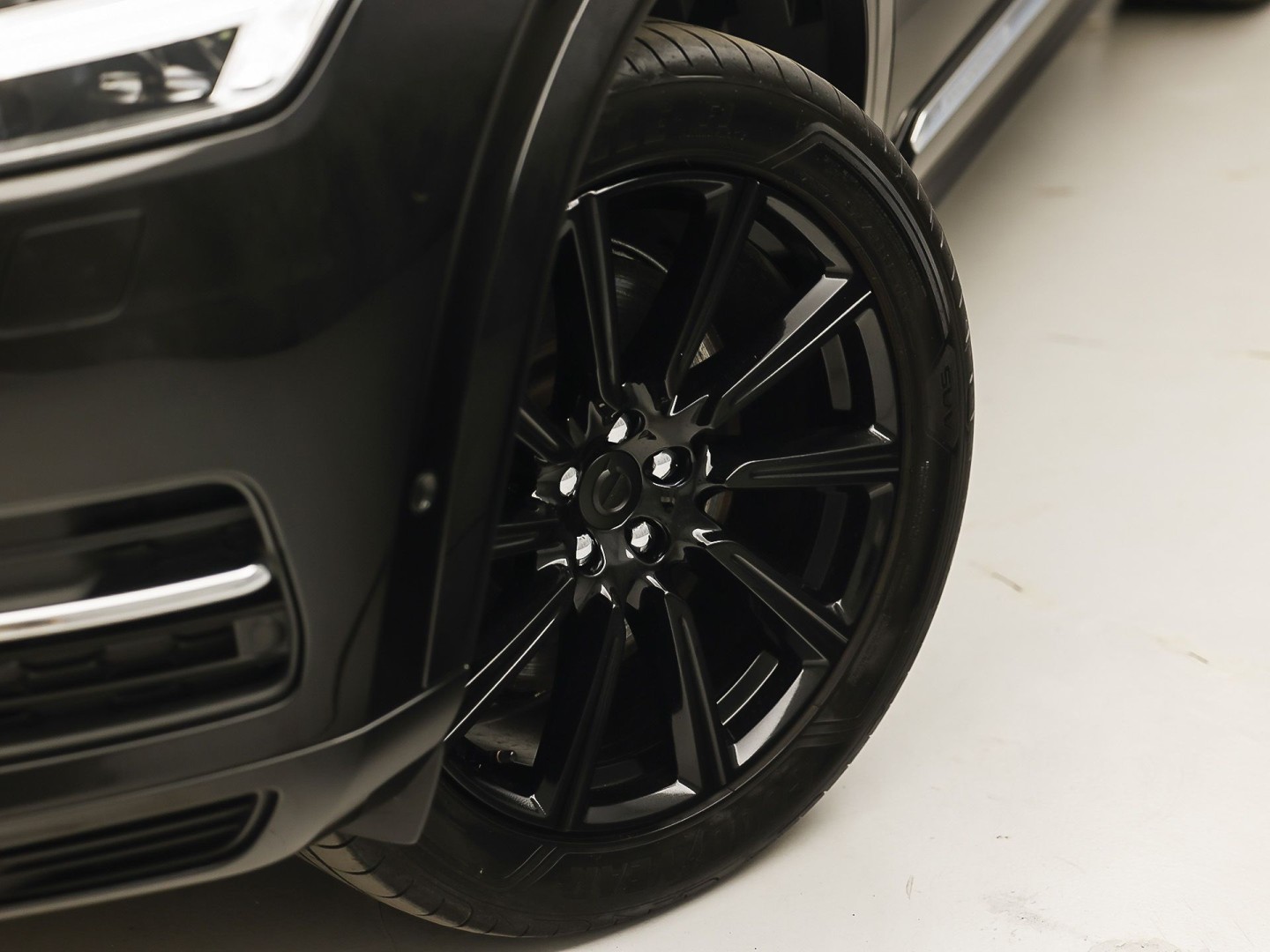 Volvo XC90 2.0 T8 Twin Engine AWD Inscription Automaat 407Pk (PANORAMADAK, APPLE CARPLAY, MEMORY SEATS, STOELVERWARMING/KOELING, CAMERA, GETINT GLAS, LEDER, TREKHAAK, NIEUWE APK)