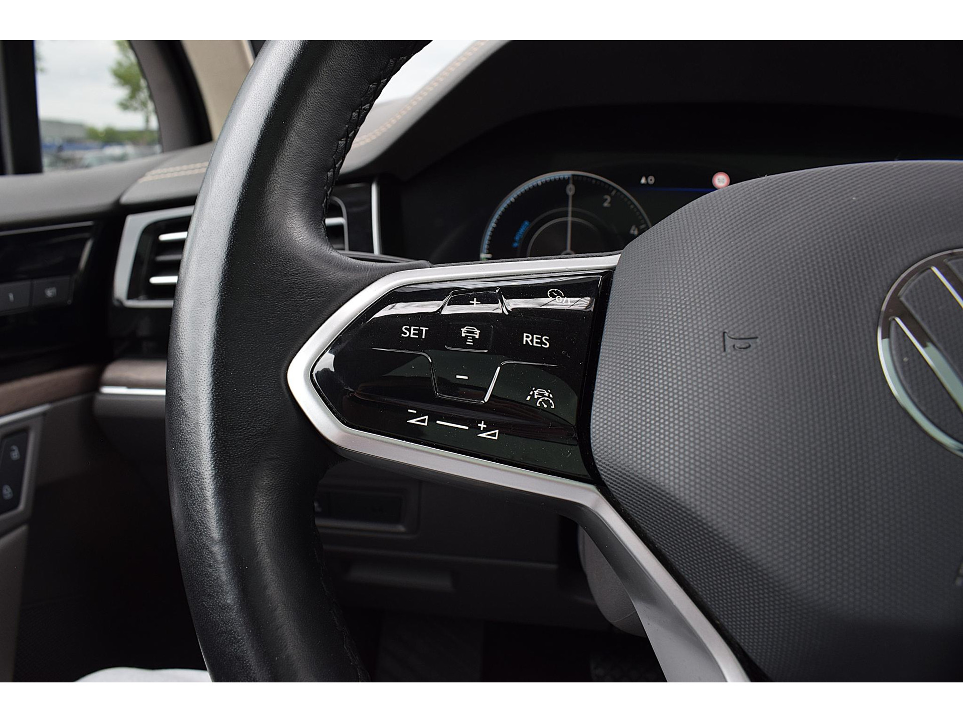 Volkswagen Touareg 3.0 TSi eHybrid 4MOTION | Trekhaak | Luchtvering | Pano | Leer | Memory | SOH 97,6%