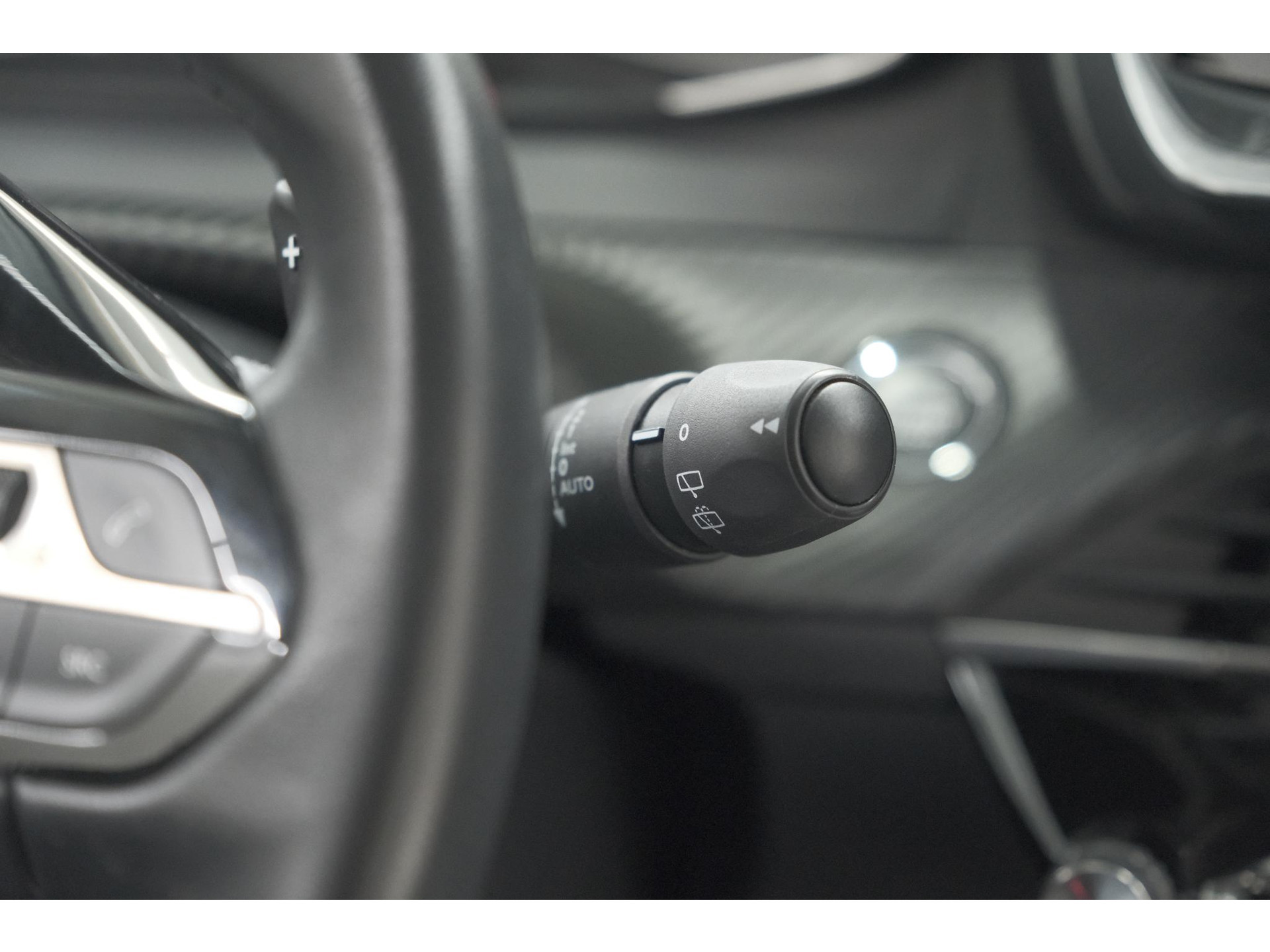 Peugeot 2008 PureTech 130 EAT8 Allure | Trekhaak | Camera | Navigatie | Apple Carplay